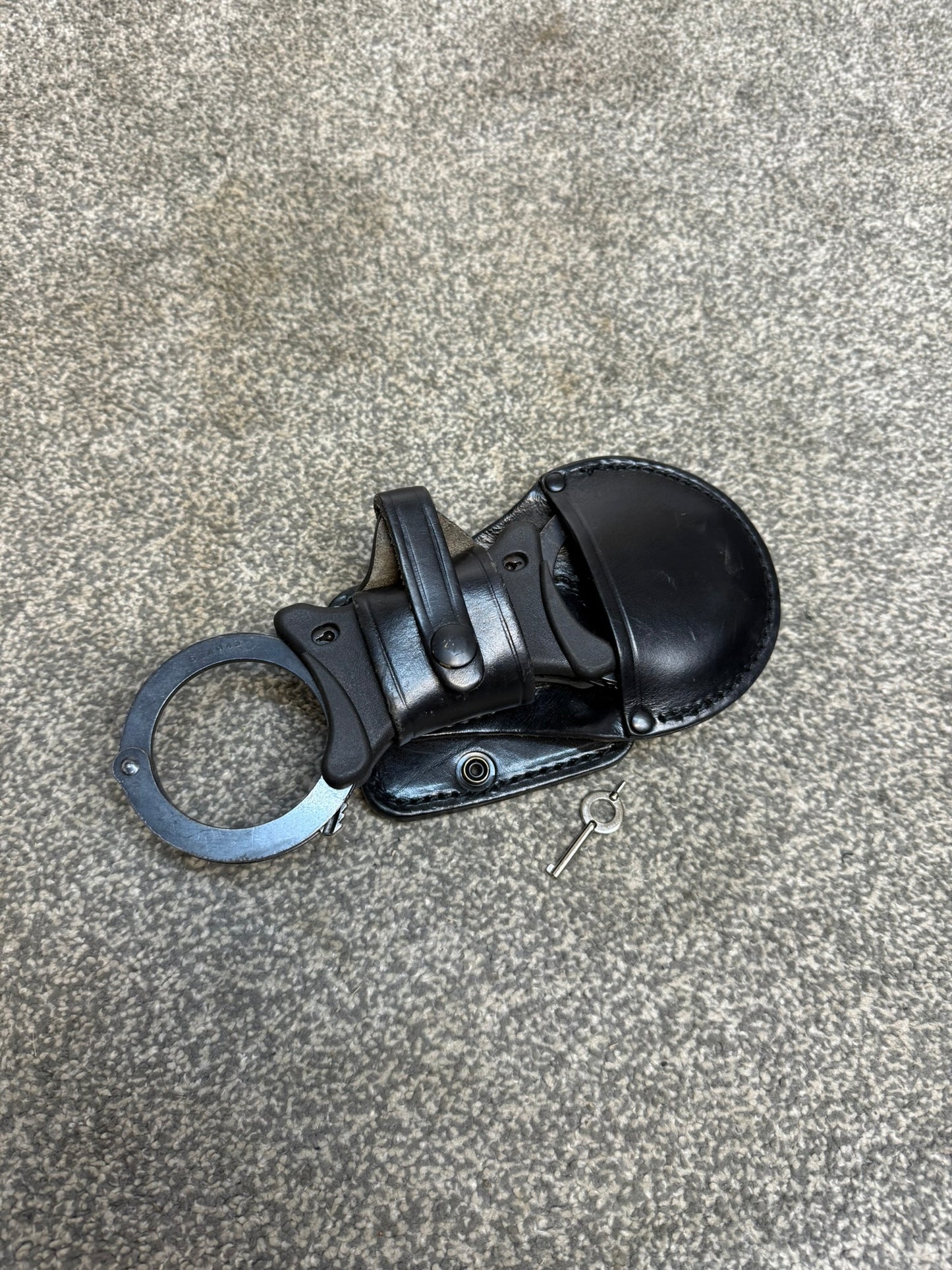 Ex Police Black Rigid Handcuffs & Leather Pouch With Key Security Hiatt Cuffs