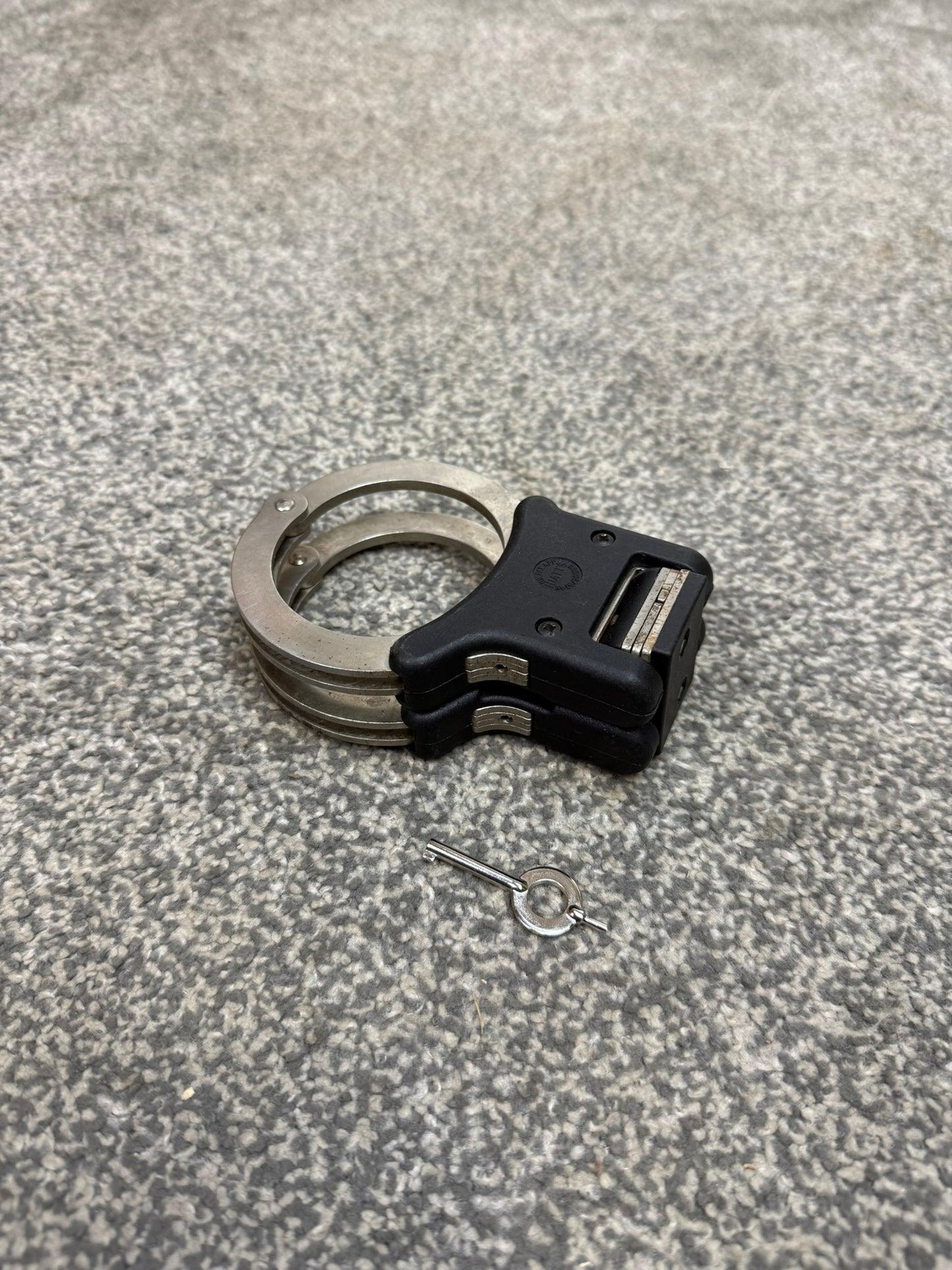 Ex Police Folding Hiatt Handcuffs Hinged Cuffs & Key Security Collectible