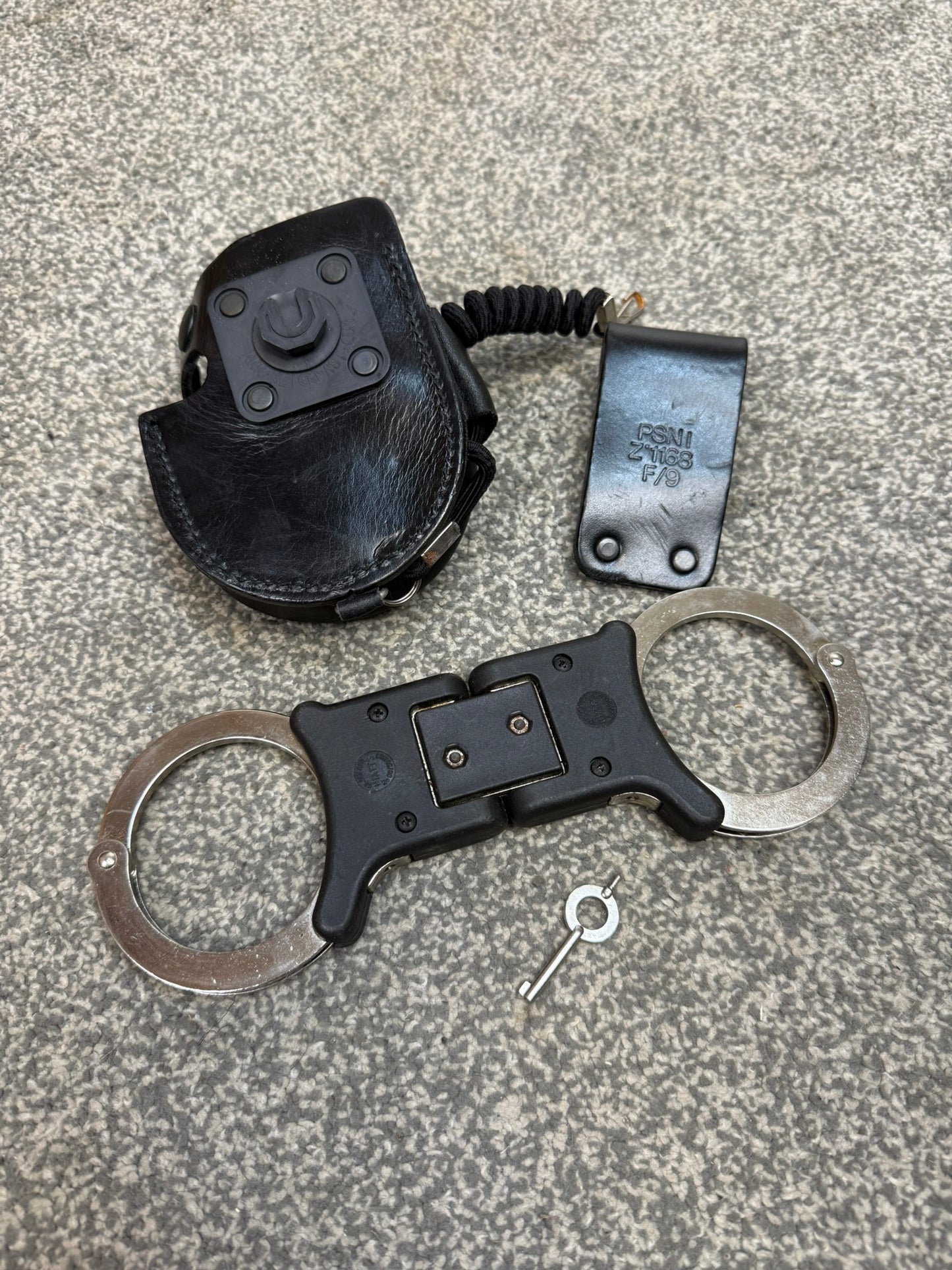 Ex Police Folding Hiatt Handcuffs Hinged Cuffs PSNI Leather Pouch & Key Security Collectible
