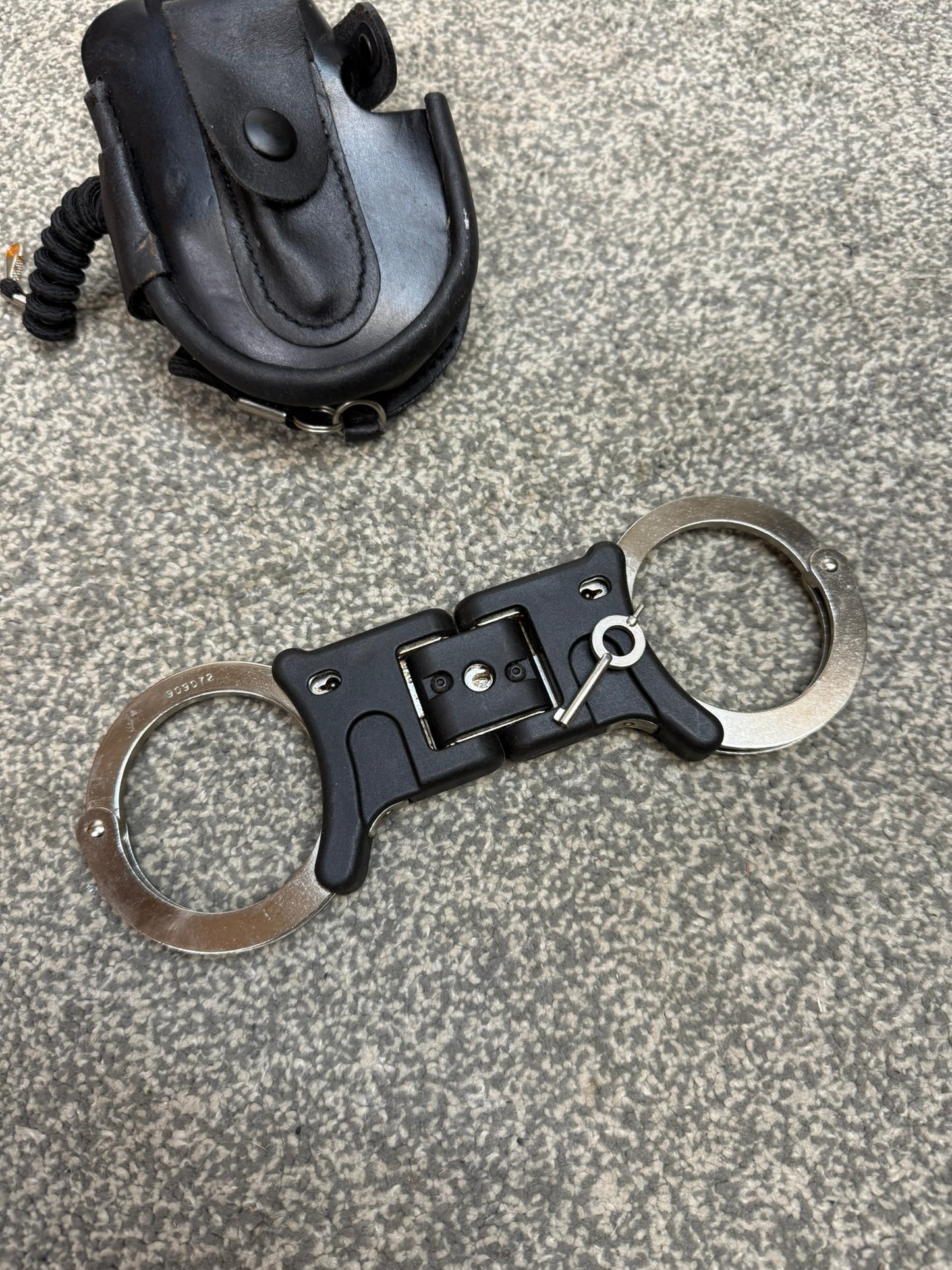 Ex Police Folding Hiatt Handcuffs Hinged Cuffs PSNI Leather Pouch & Key Security Collectible