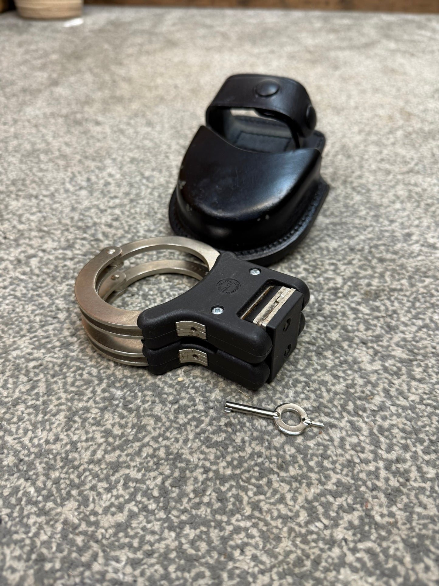Ex Police Folding Hiatt Handcuffs Hinged Cuffs PSNI Leather Pouch & Key Security Collectible