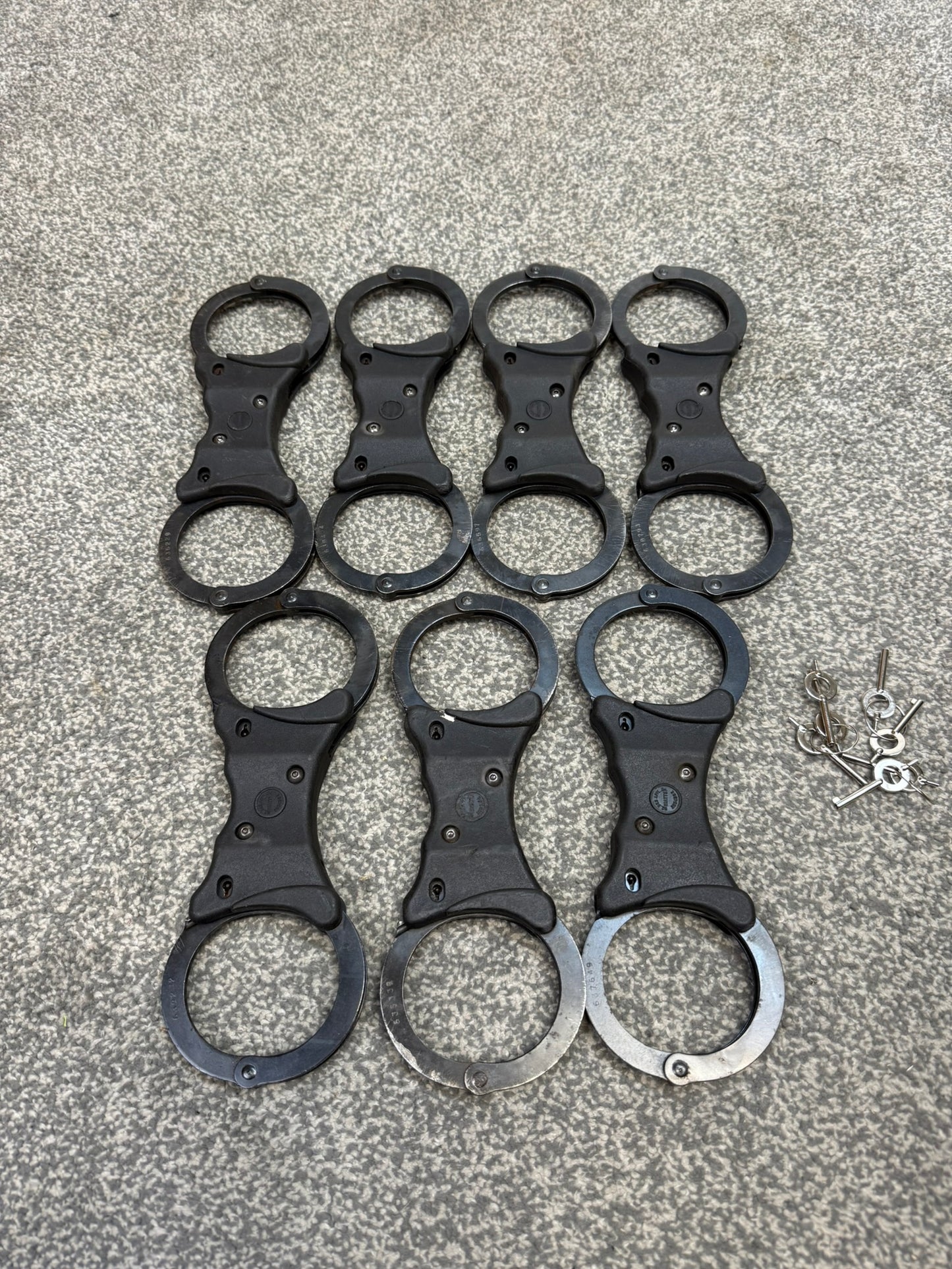 Ex Police Black Hiatt Handcuffs Genuine Cuffs With Key Security Collectible Memorabilia