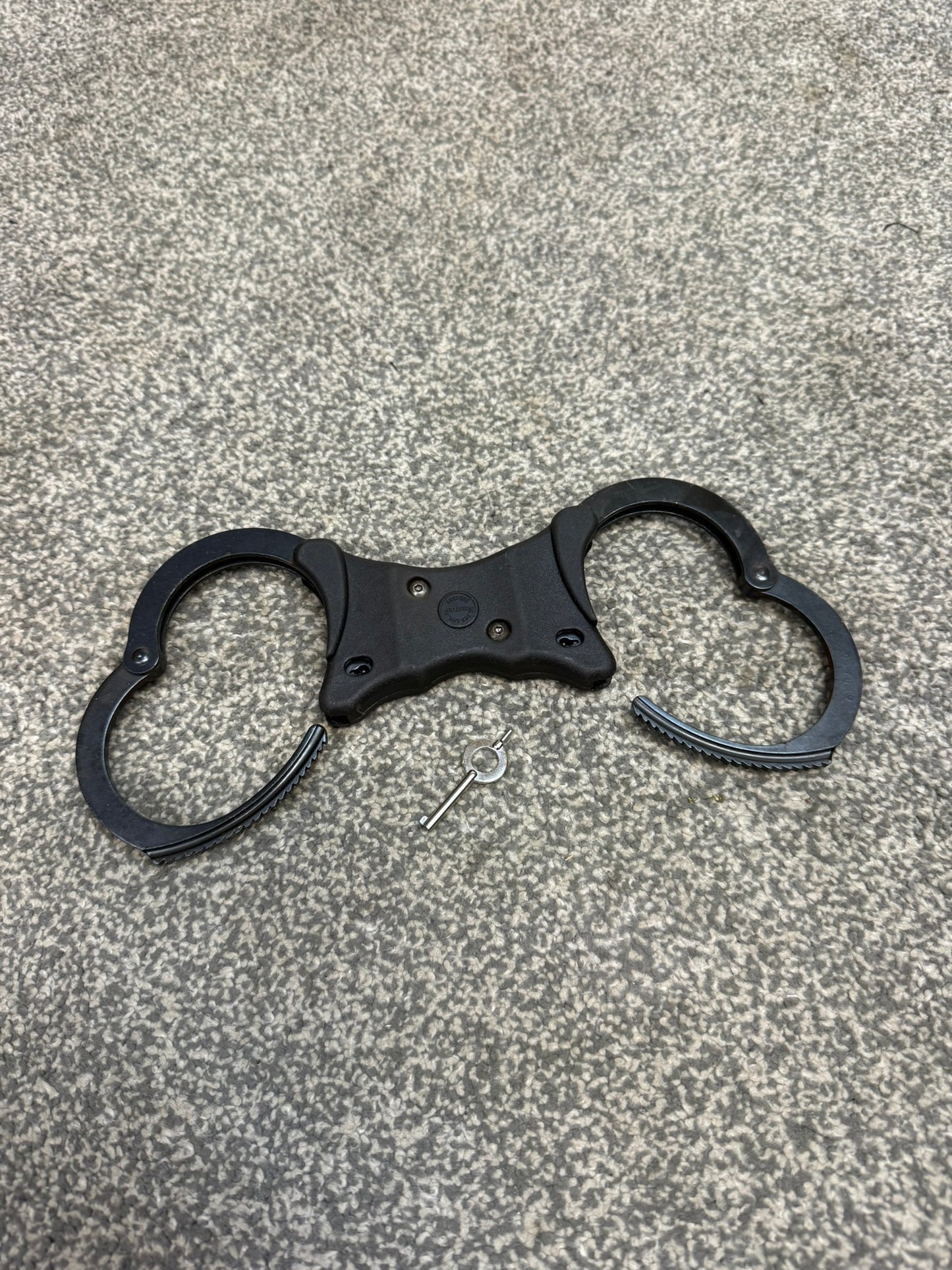 Ex Police Black Hiatt Handcuffs Genuine Cuffs With Key Security Collectible Memorabilia