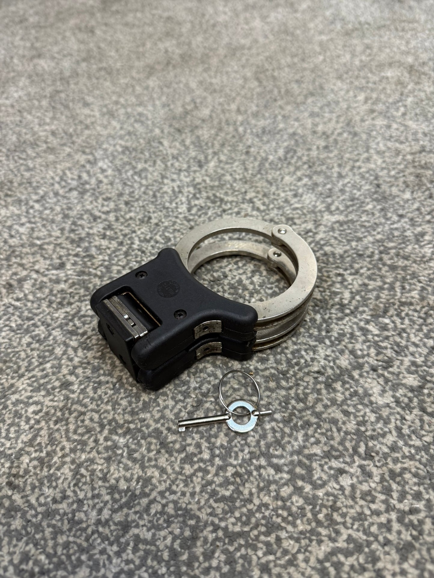 Ex Police Folding Hiatt Handcuffs Hinged Cuffs & Key Security Collectible