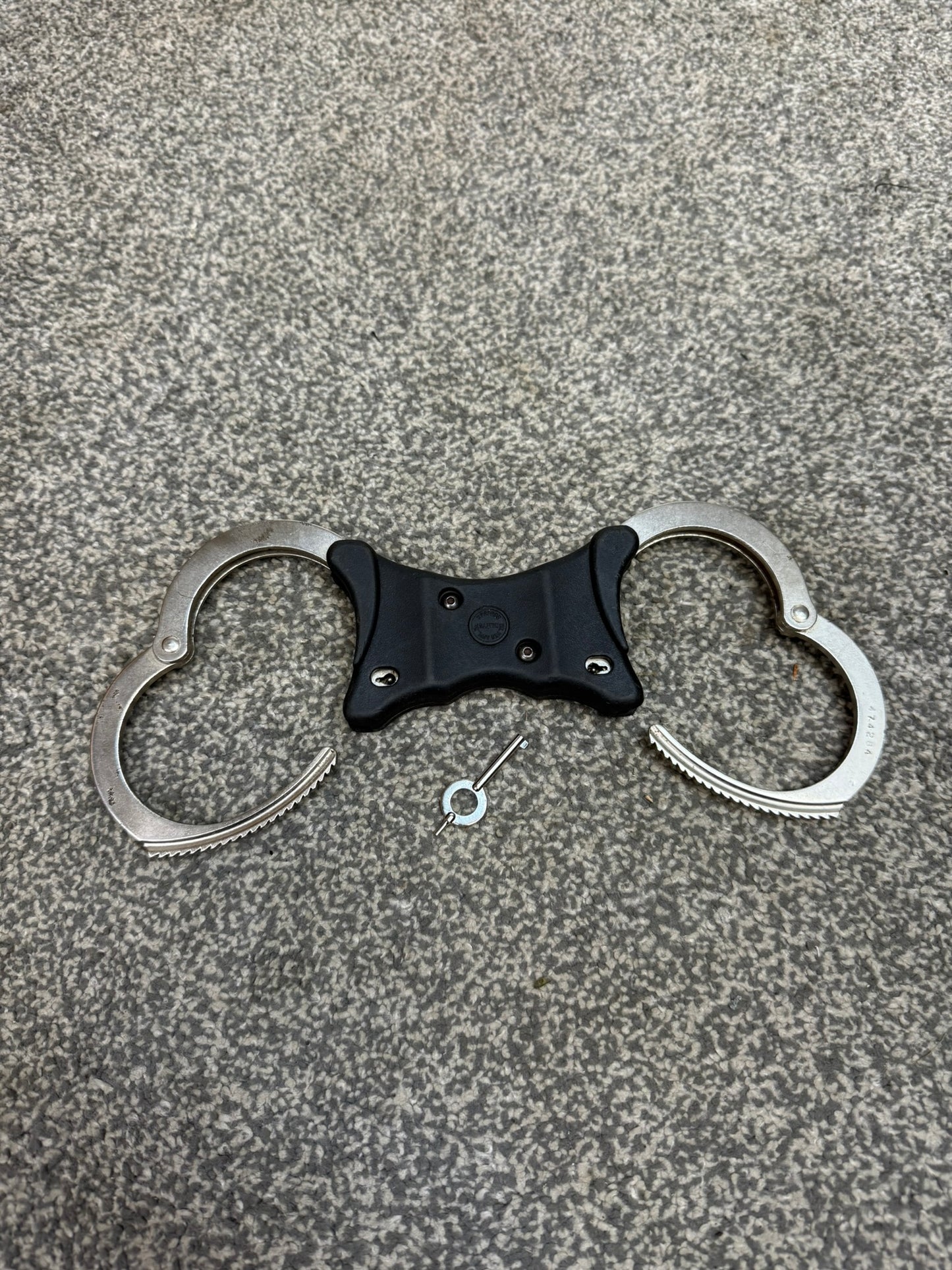 Ex Police Hiatt Rigid Handcuffs With Serial & Key Security Cuffs Displays Collectible