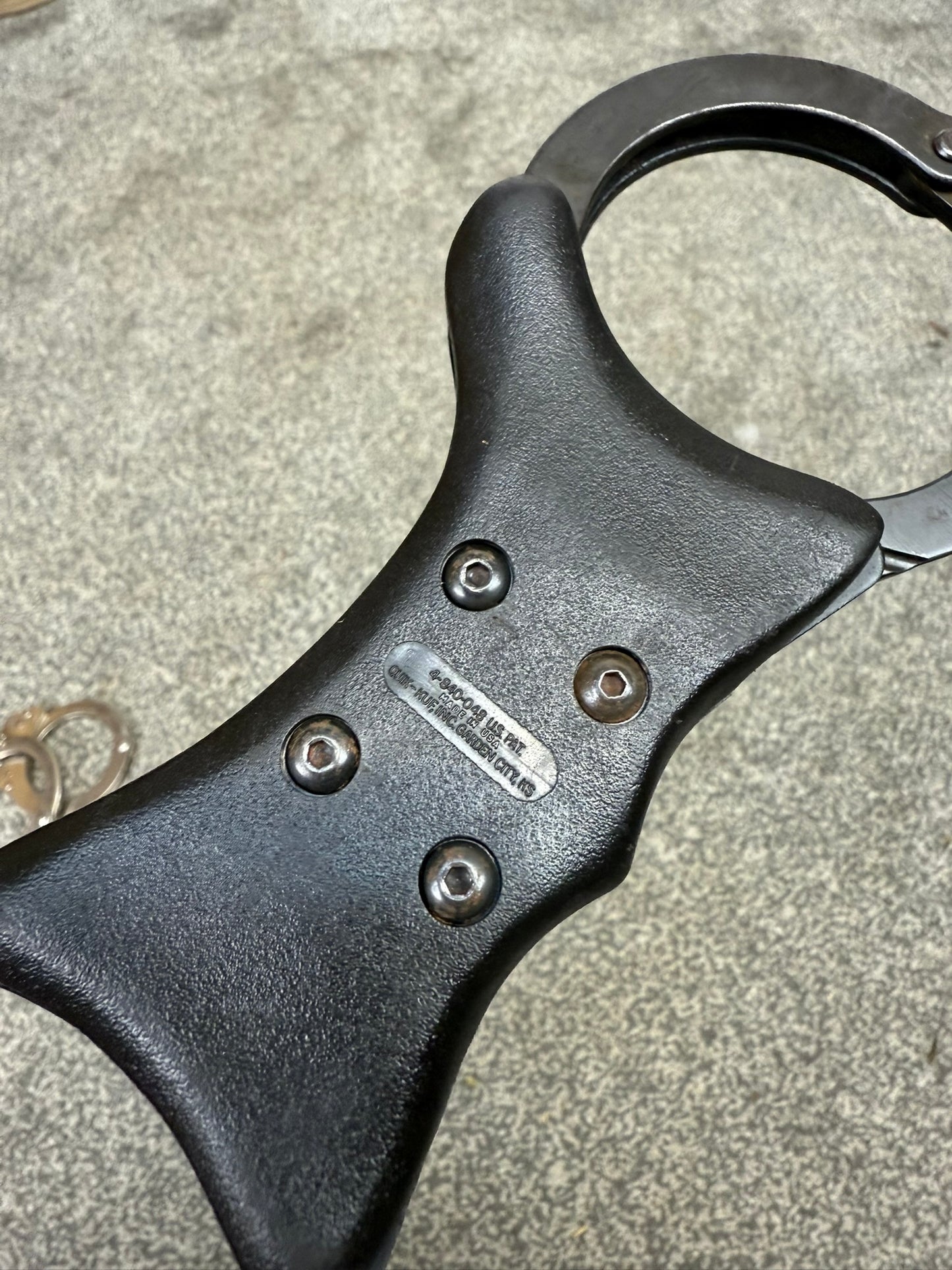 Ex Police Handcuffs Black Quik-Kuf Cuffs With Key Security Collectible Memorabilia Restraint