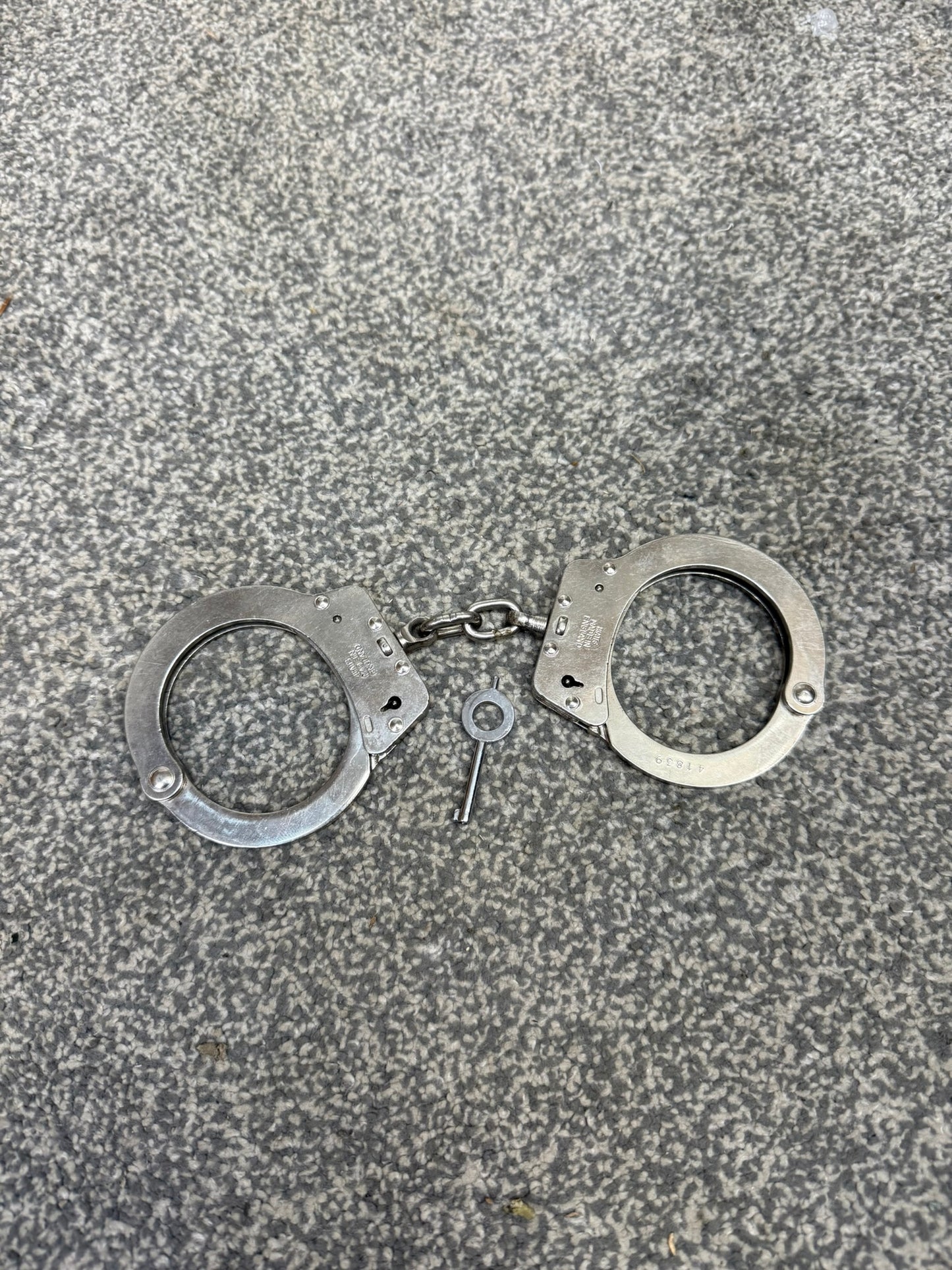 Ex Police Hiatt Chain Handcuffs & 1x Key Security Cuffs Collectible Memorabilia