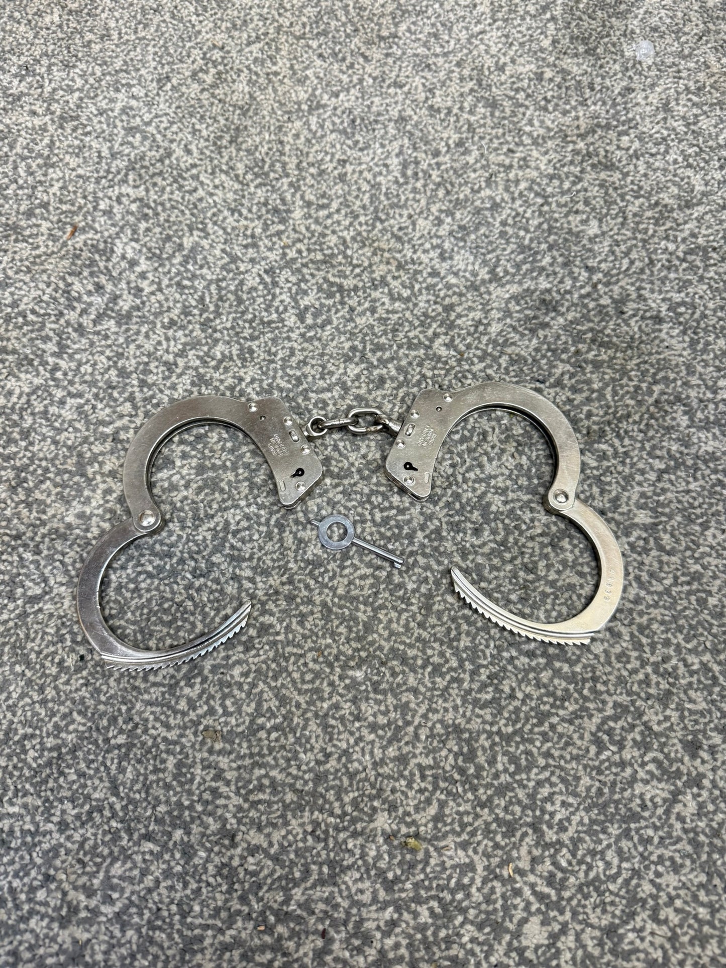 Ex Police Hiatt Chain Handcuffs & 1x Key Security Cuffs Collectible Memorabilia