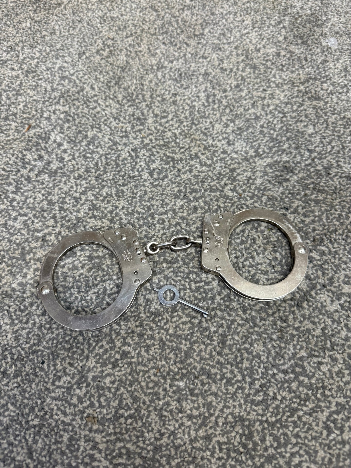Ex Police Hiatt Chain Handcuffs & 1x Key Security Cuffs Collectible Memorabilia
