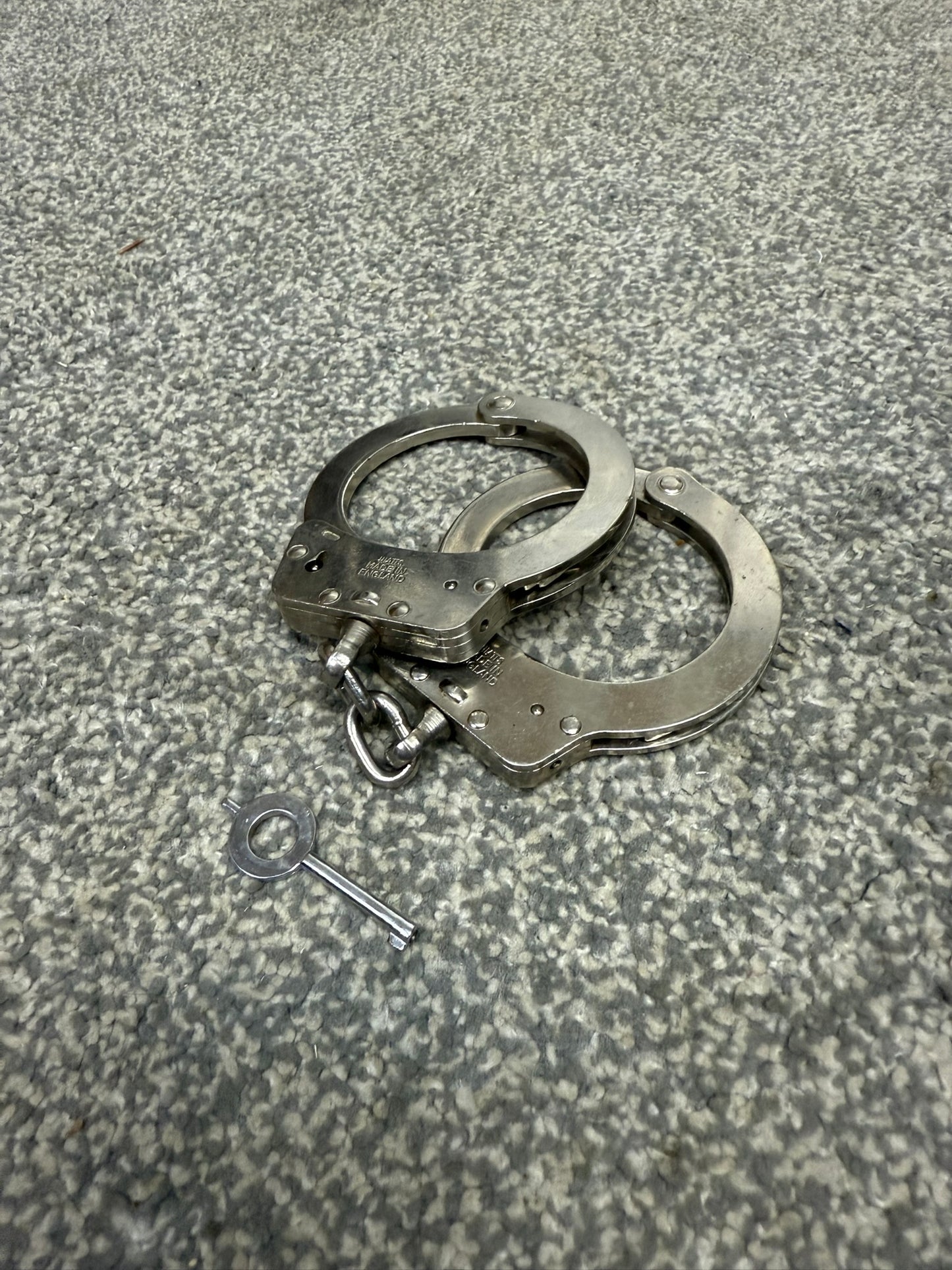 Ex Police Hiatt Chain Handcuffs & 1x Key Security Cuffs Collectible Memorabilia