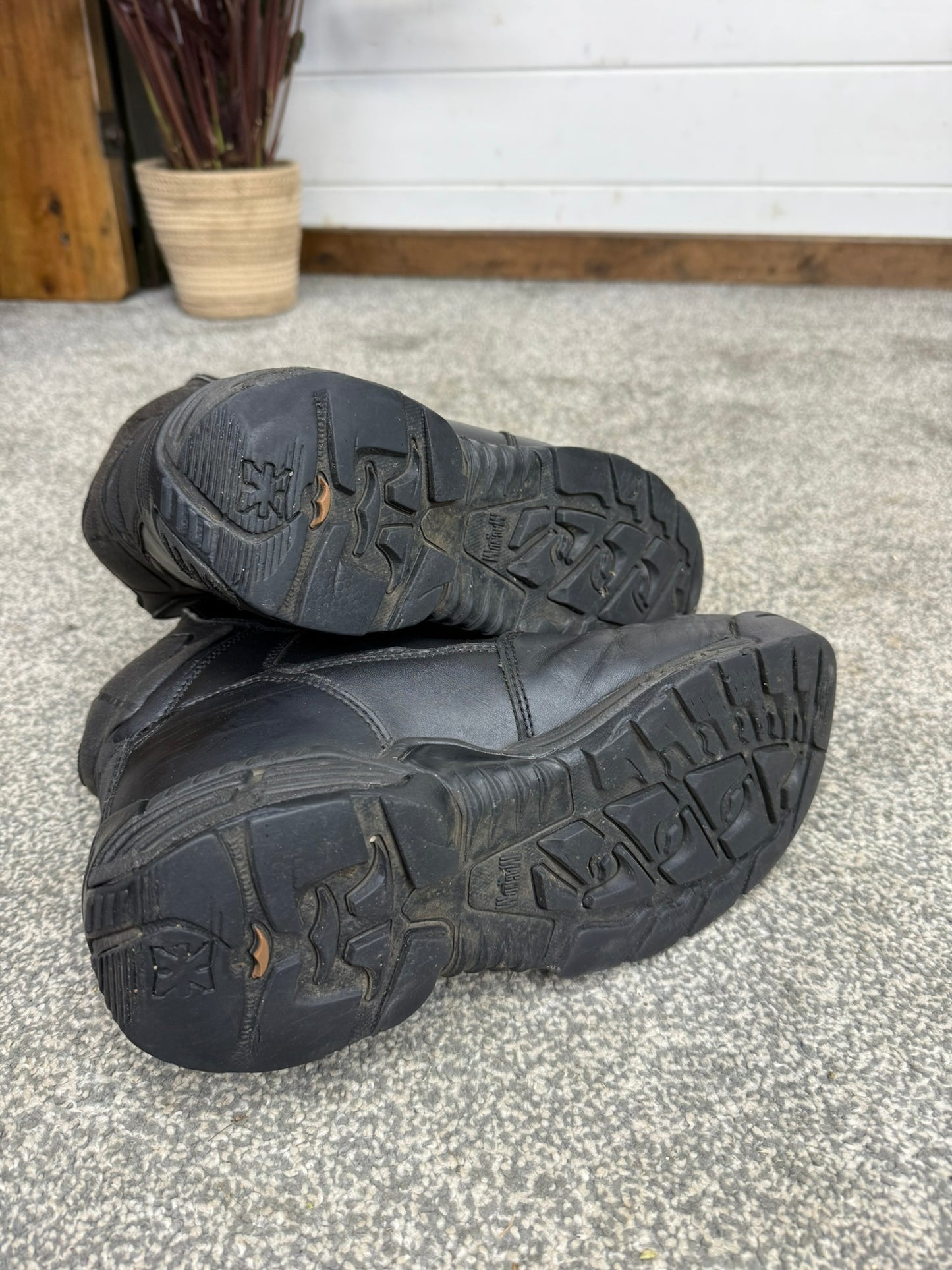 Magnum Stealth Force 6.0 Combat Boots Black Leather UK 7 Ex Police Security