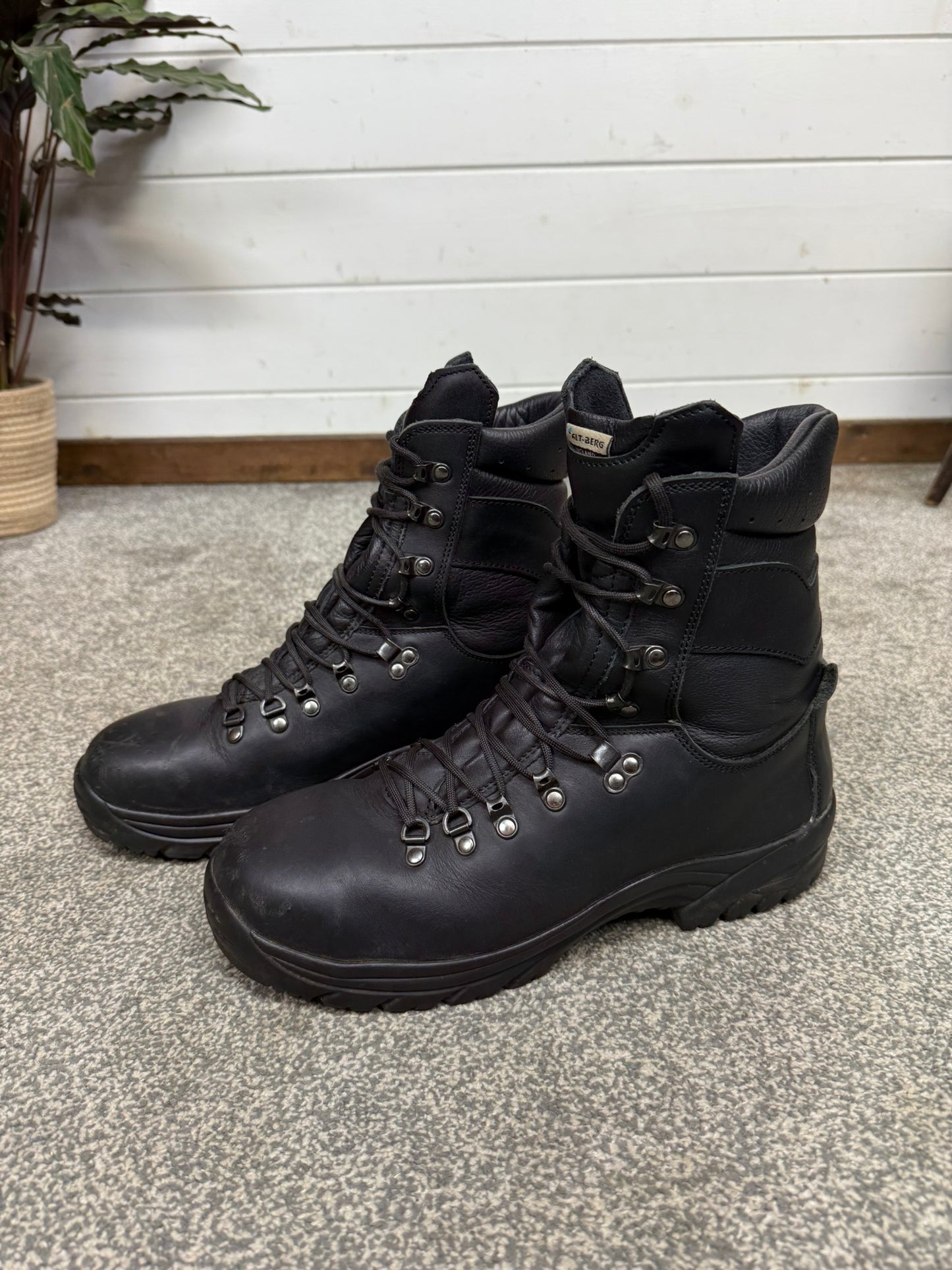 Altberg Peacekeeper P3 VS Black Leather Waterproof Combat Boots Size UK 10