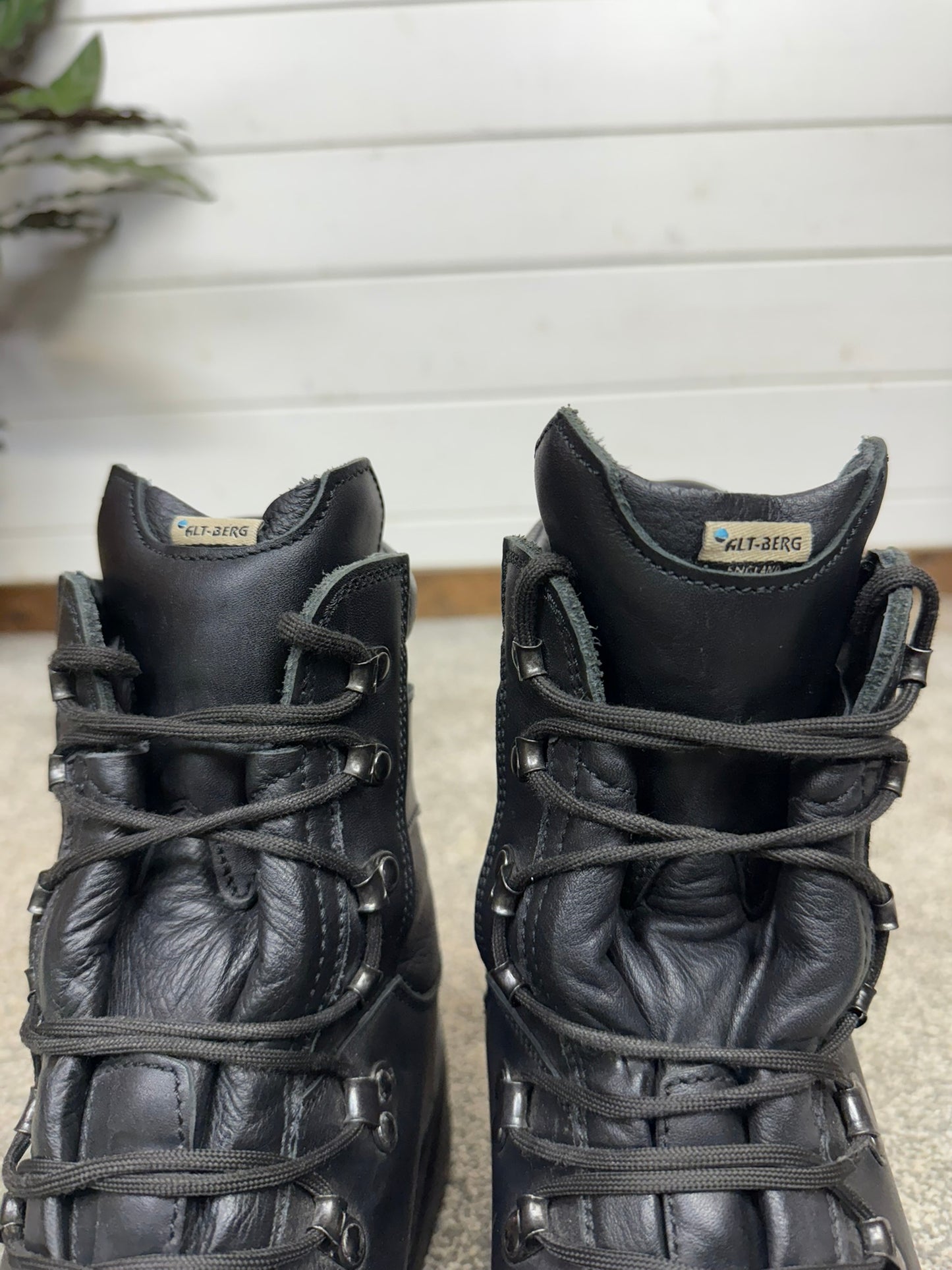 Altberg Peacekeeper P3 VS Black Leather Waterproof Combat Boots Size UK 10