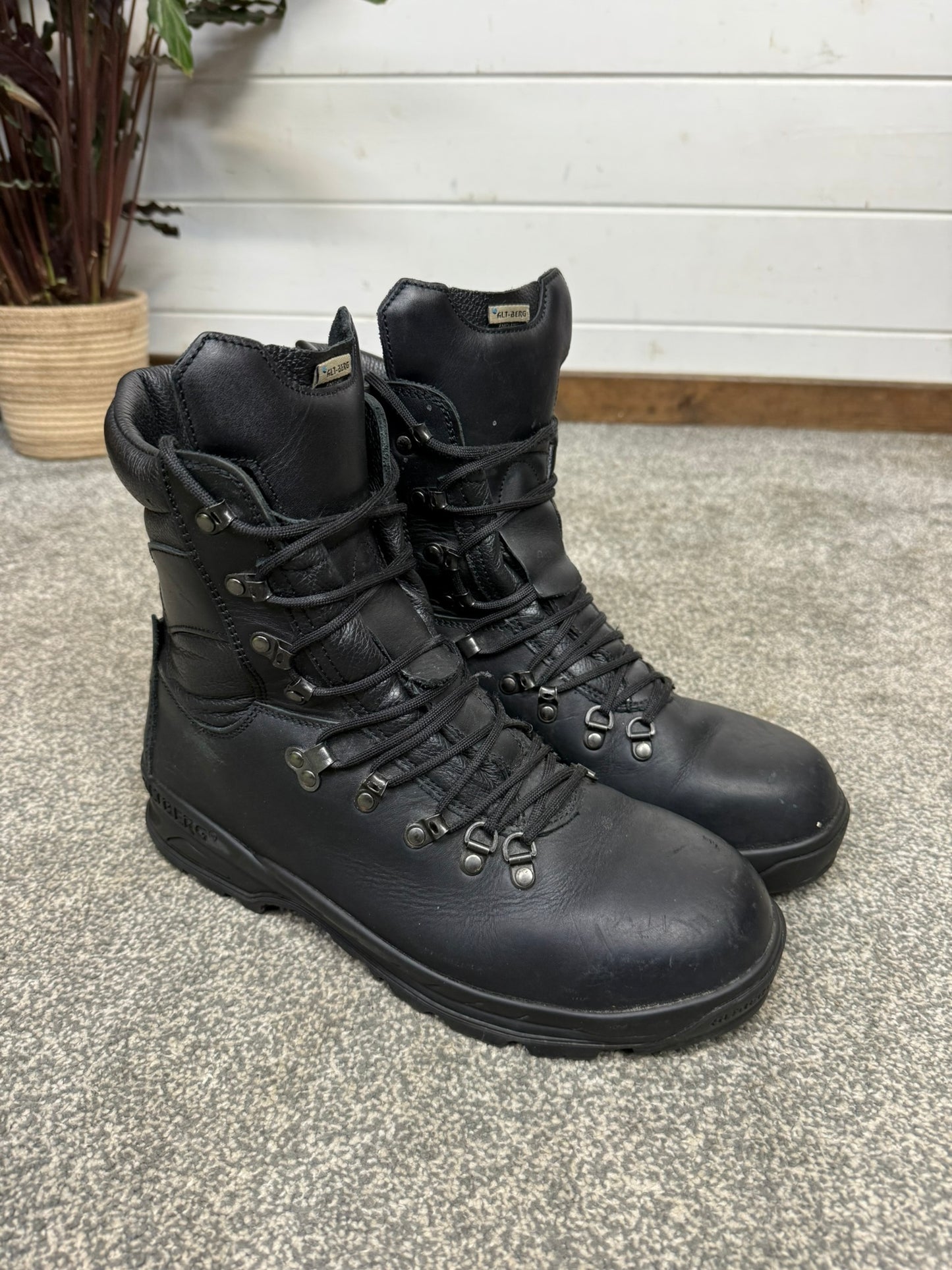 Altberg Peacekeeper P3 VS Black Leather Waterproof Combat Boots Size UK 11