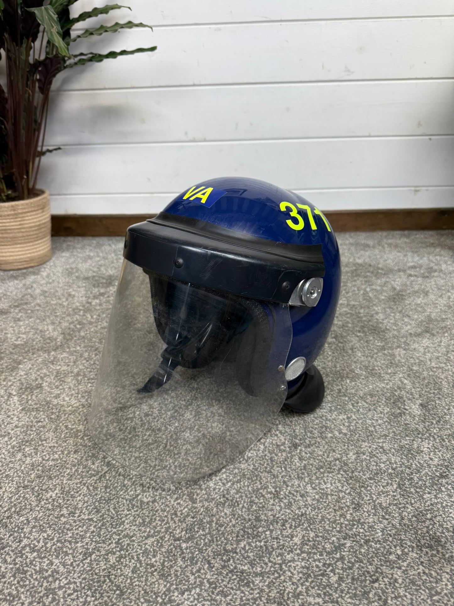 Ex Police Riot Helmet Guardian Mk3 Genuine Obsolete Collectible Theatre Display Fancy Dress Airsoft Paintball