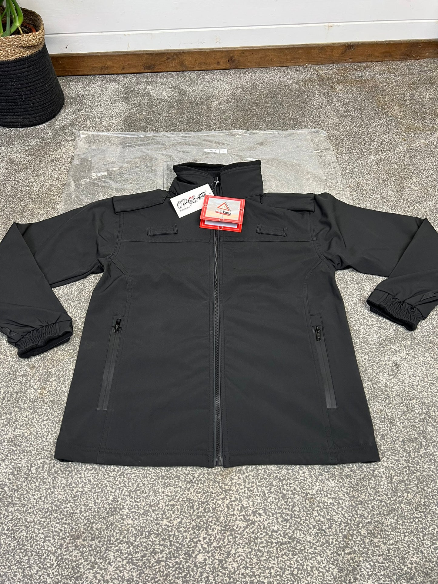 NEW Black Softshell Jacket Coat Waterproof Breathable SMALL Security Walking Hiking