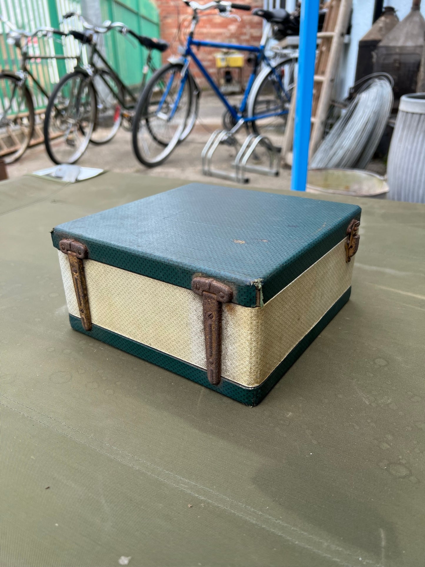 Vintage 1950's Vidor CN429 Portable Radio Retro Farmhouse Shop Display