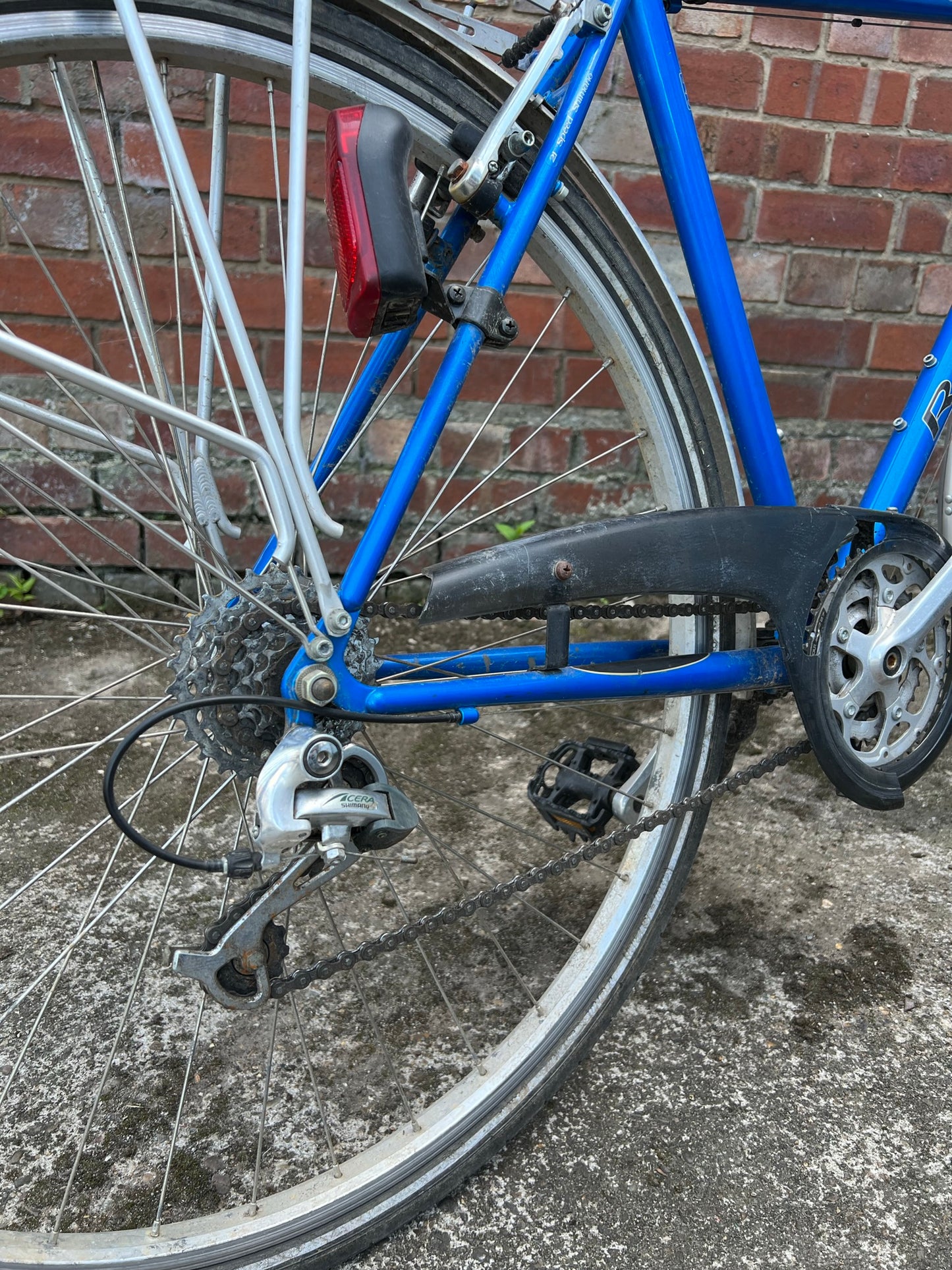 Men's Raleigh Pioneer Acera Bicycle Bike Pushbike