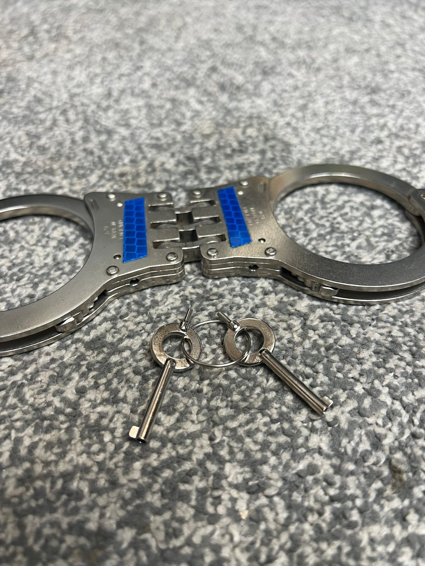Ex Police Folding Handcuffs Genuine With 2x Keys Collectible Memorabilia Restraint