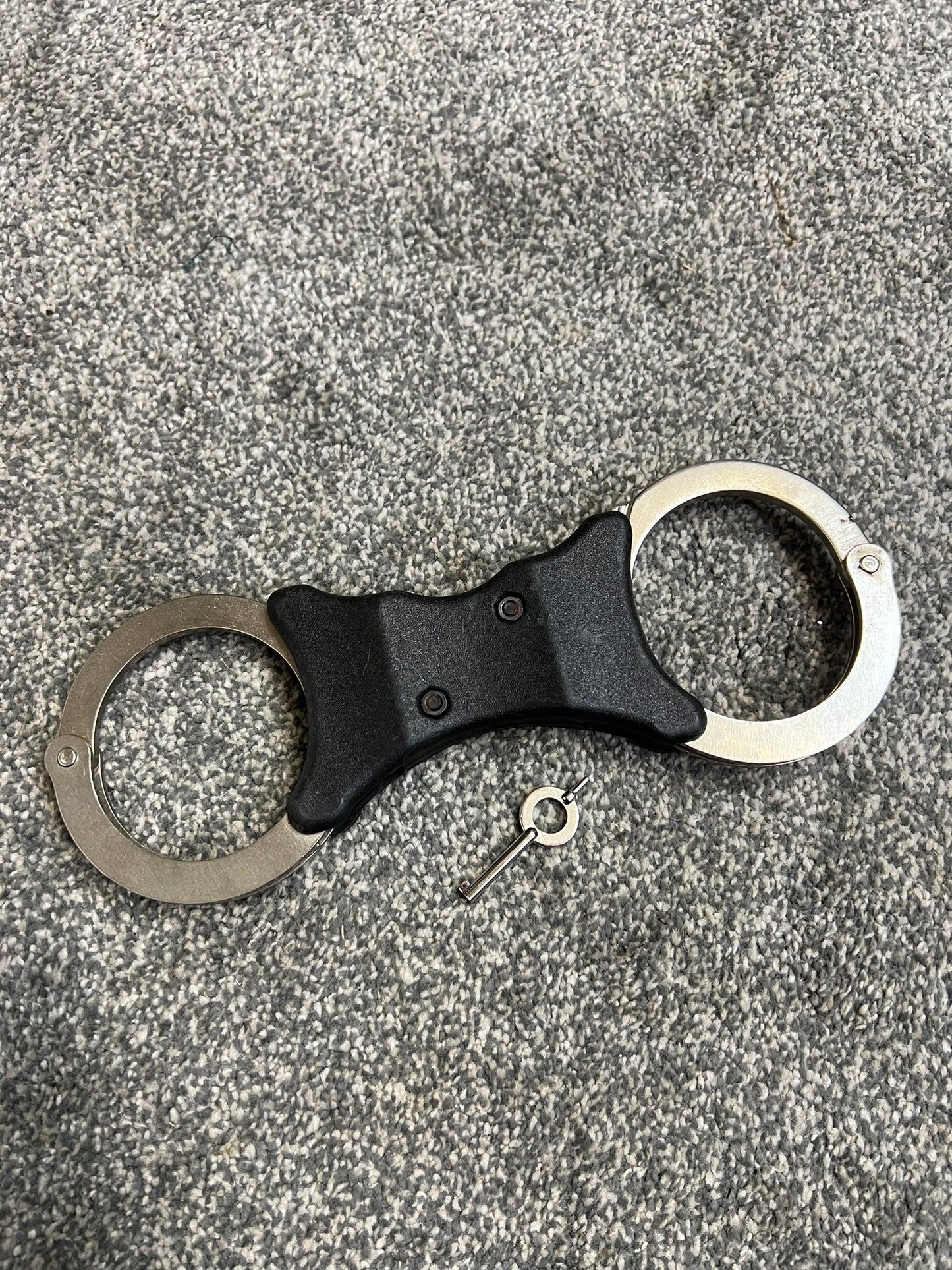 Ex Police Hiatt Handcuffs Genuine With Key Security Collectible Memorabilia Restraint