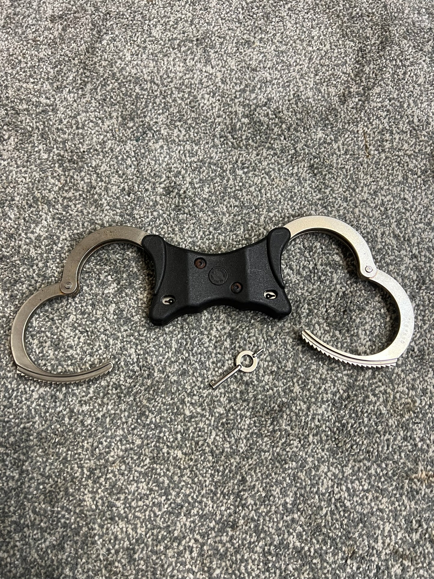 Ex Police Hiatt Handcuffs Genuine With Key Security Collectible Memorabilia Restraint
