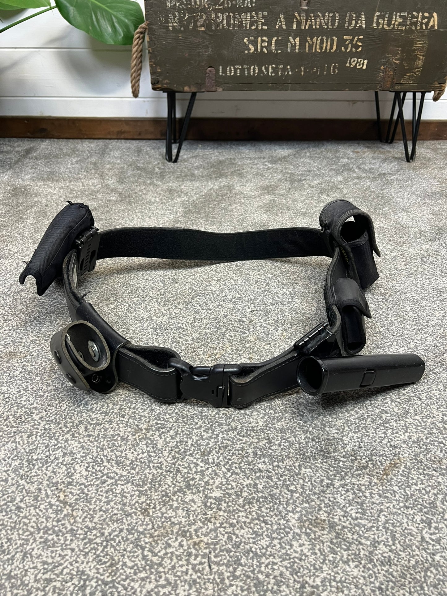 Ex Police Leather Duty Belt With Pouches XL Genuine Collectible Cosplay Film Display Security