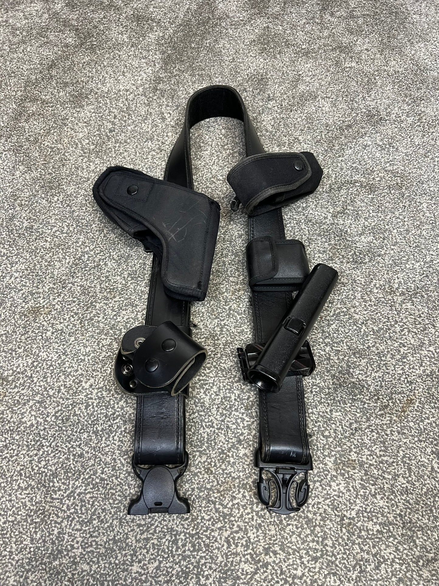 Ex Police Leather Duty Belt With Pouches XL Genuine Collectible Cosplay Film Display Security