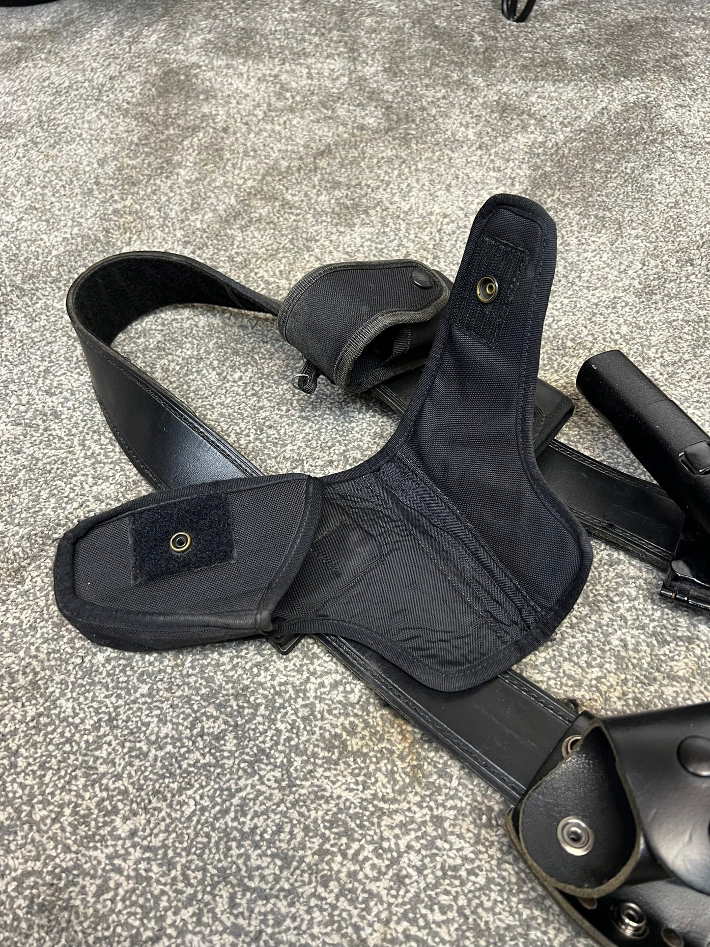 Ex Police Leather Duty Belt With Pouches XL Genuine Collectible Cosplay Film Display Security