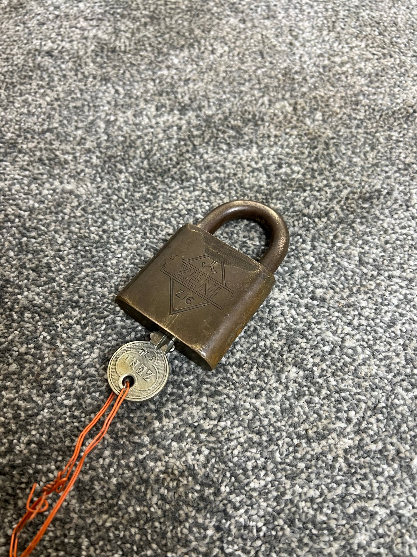 Vintage Walsall Zeni Z16 Brass Padlock Made In England - Working with Key