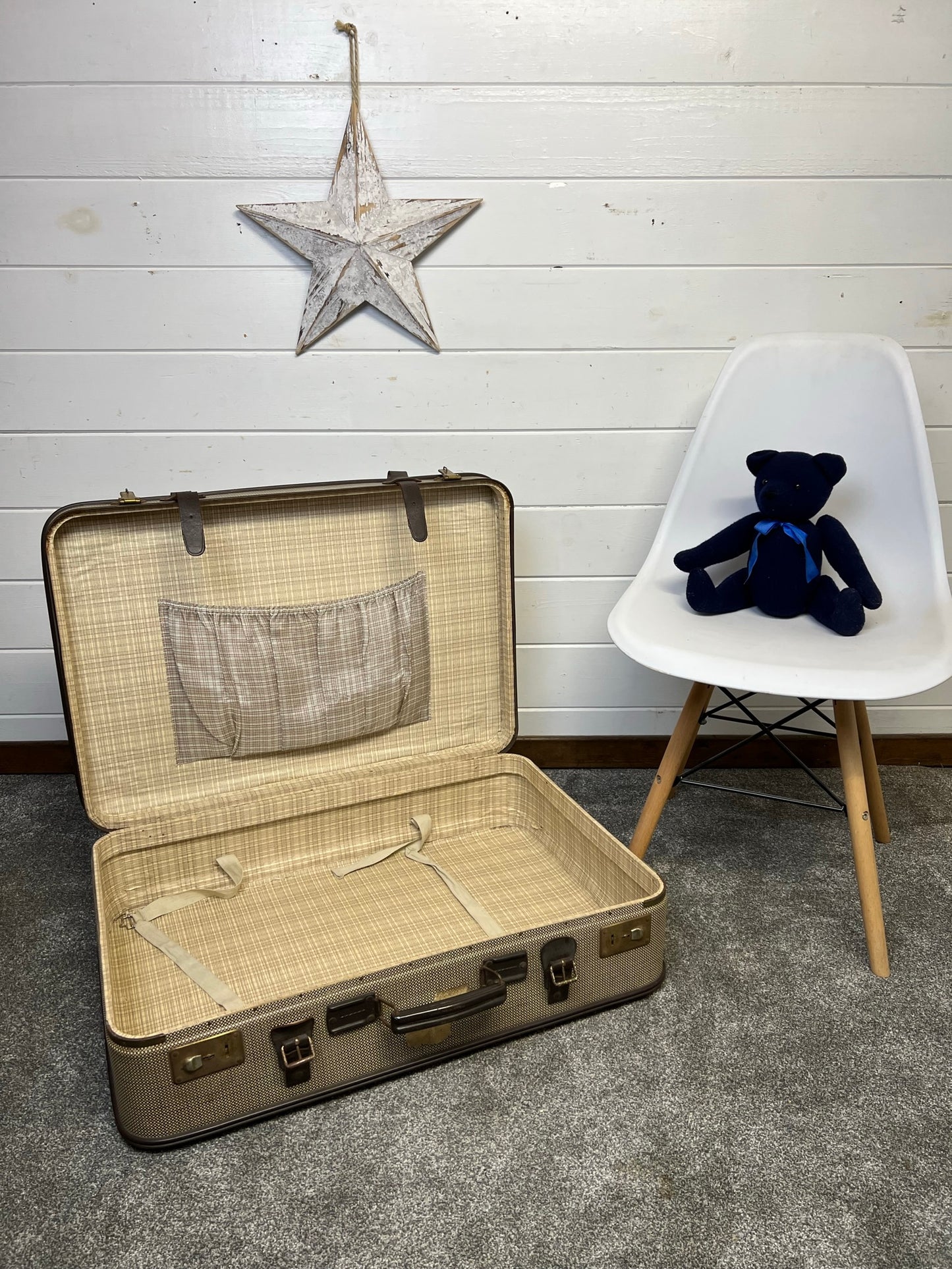 Vintage Suitcase Travel Trunk Retro Art Deco Boho Vintage Display Prop