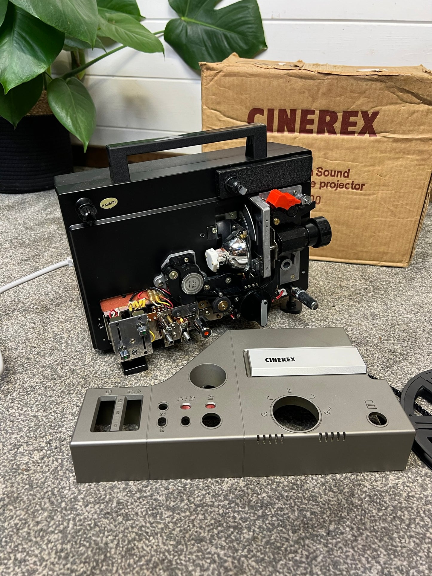 Vintage Cinerex SU 200 8mm Movie Sound Projector Retro Movie Reel Film - Working