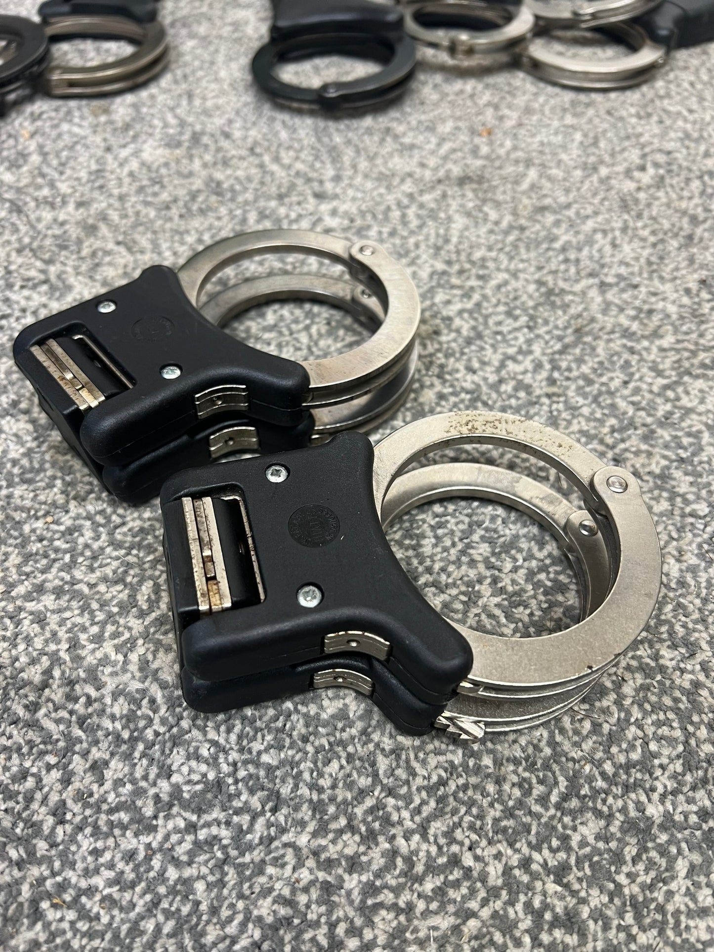 Ex Police Genuine Hiatt Folding Hinged Handcuffs & Key Security Collectible Memorabilia Restraint