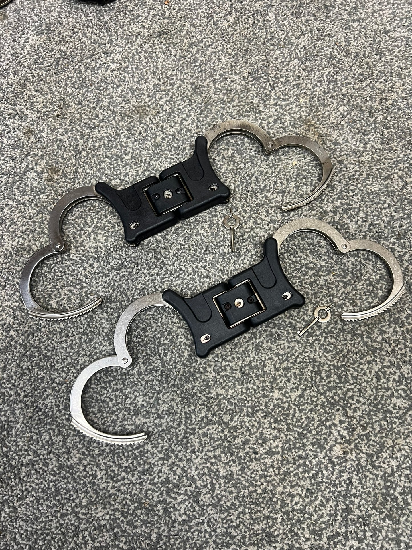 Ex Police Genuine Hiatt Folding Hinged Handcuffs & Key Security Collectible Memorabilia Restraint