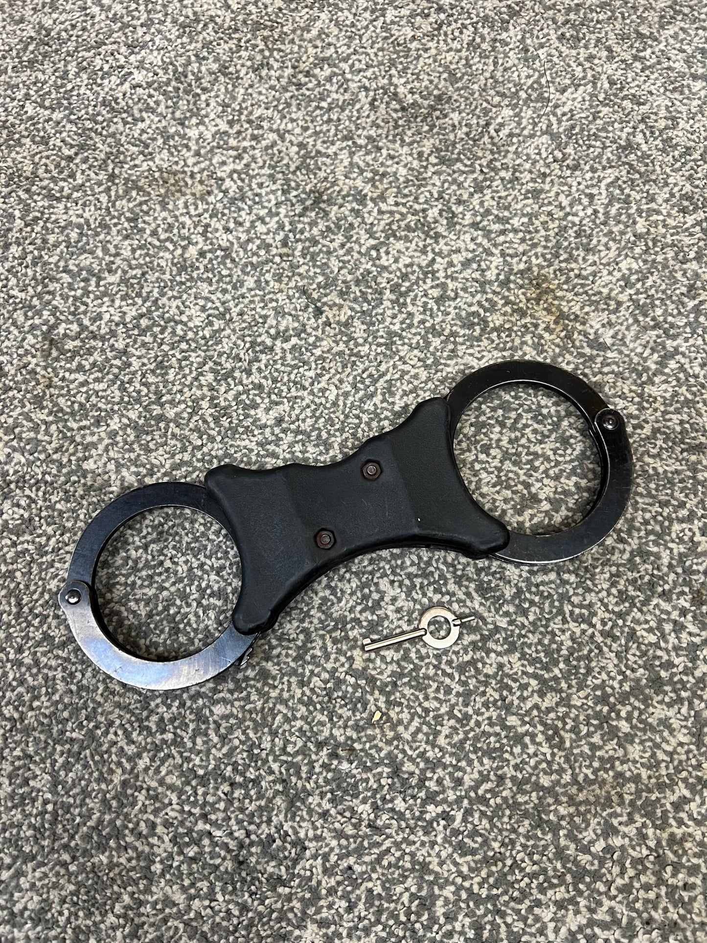 Police Black Hiatt Handcuffs Genuine Cuffs With Key Security Collectible Memorabilia Restraint
