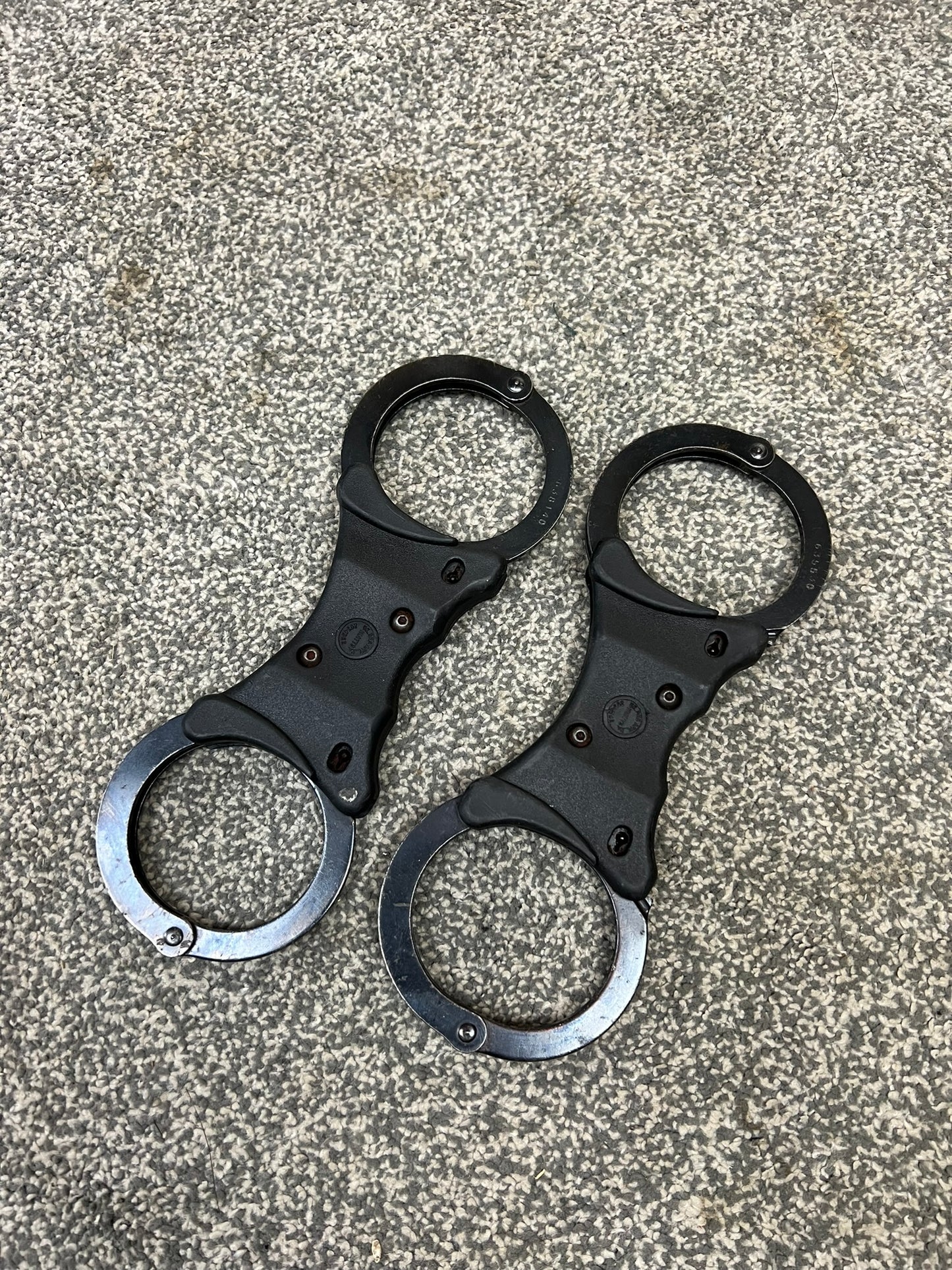 Police Black Hiatt Handcuffs Genuine Cuffs With Key Security Collectible Memorabilia Restraint