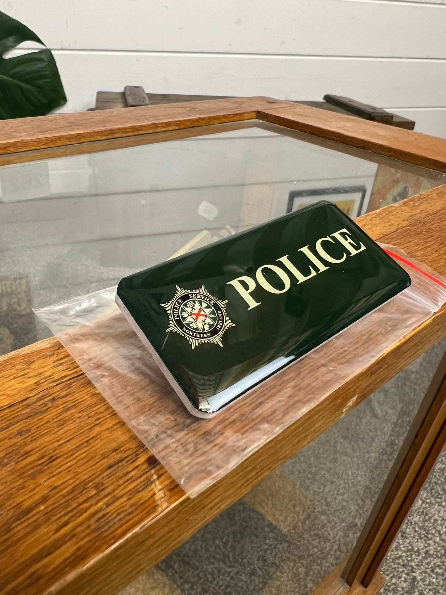 Obsolete Northern Ireland Police PSNI Badge Collectible Memorabilia