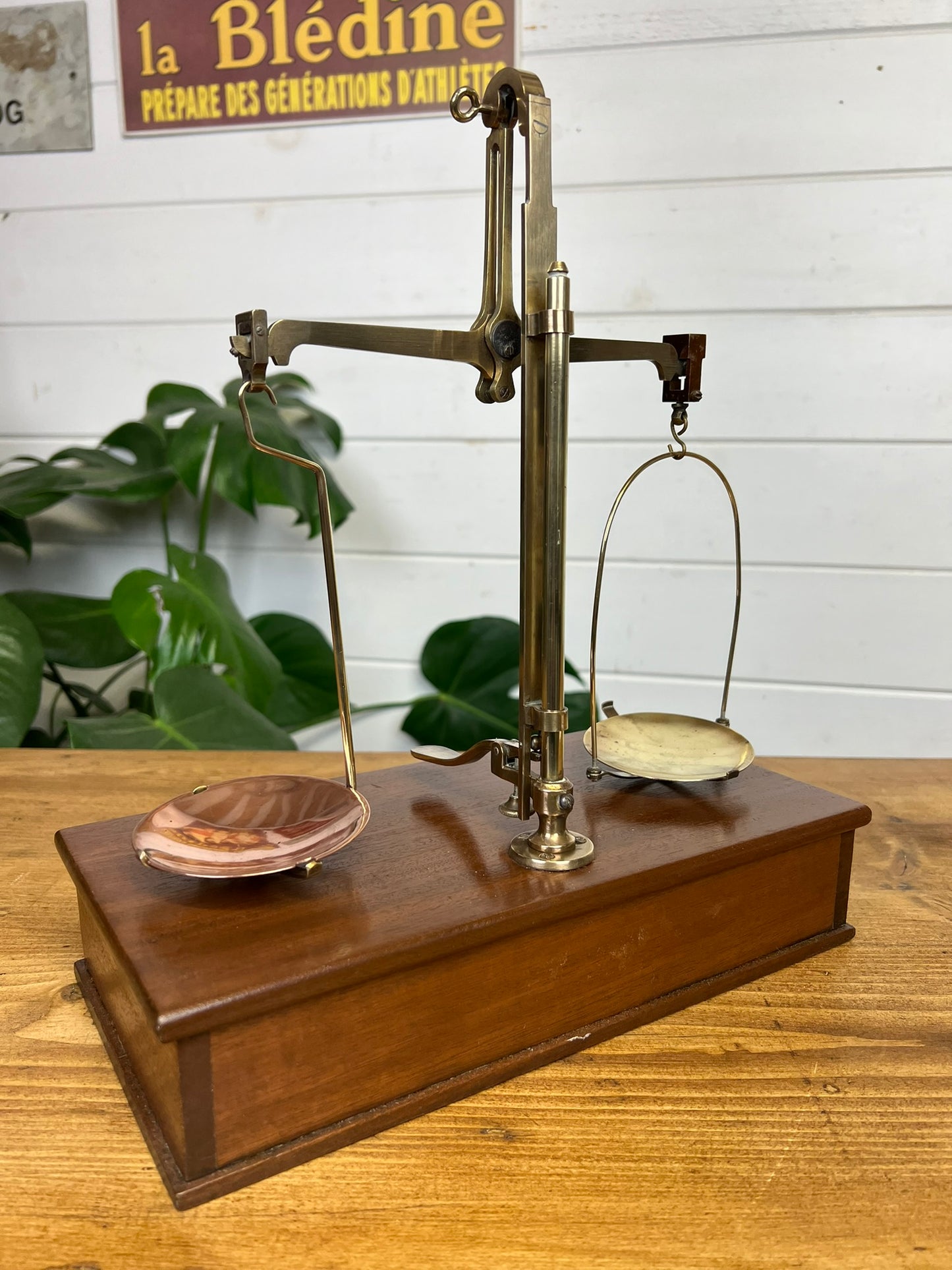 Vintage Jewellers Travel Scales Brass on Mahogany Box Apothecary Display