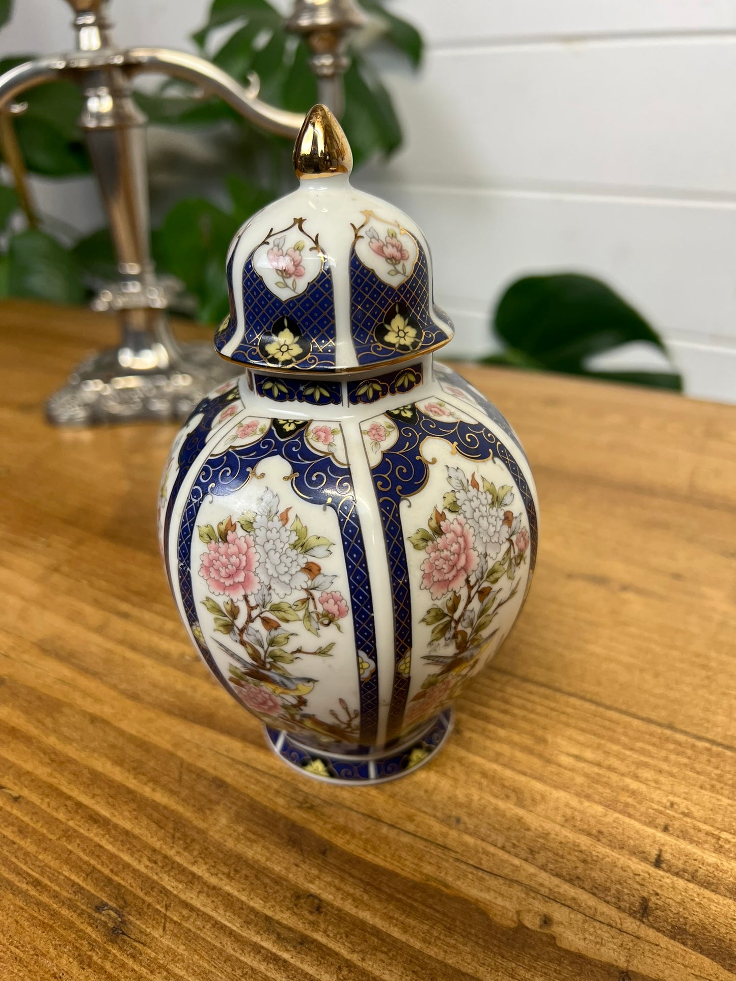 Vintage Chinese Oriental Garden Porcelain Ginger Jar Decorative Floral