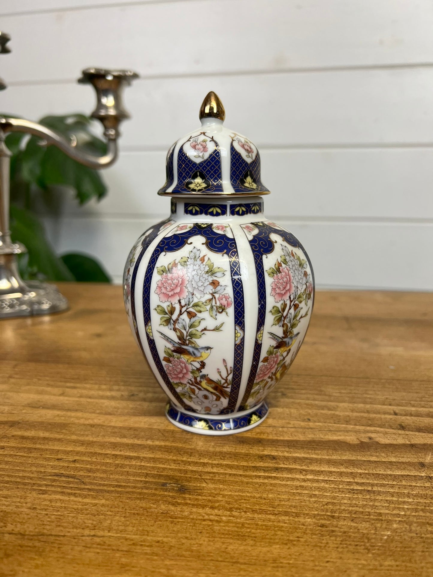 Vintage Chinese Oriental Garden Porcelain Ginger Jar Decorative Floral