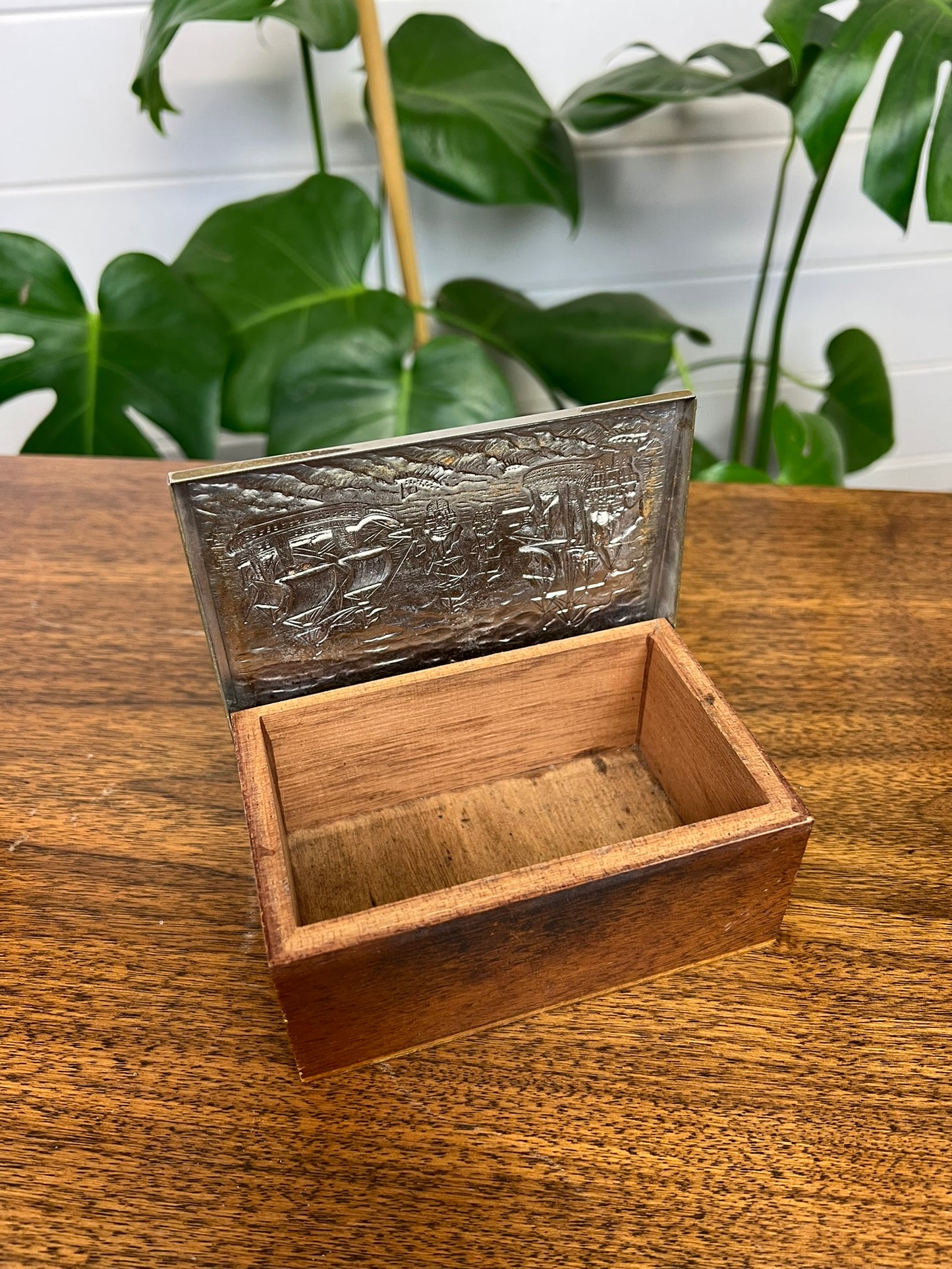 Vintage Wooden Tobacco Pipe Box Galleon Pressed Lid With Pipe Cleaning tool