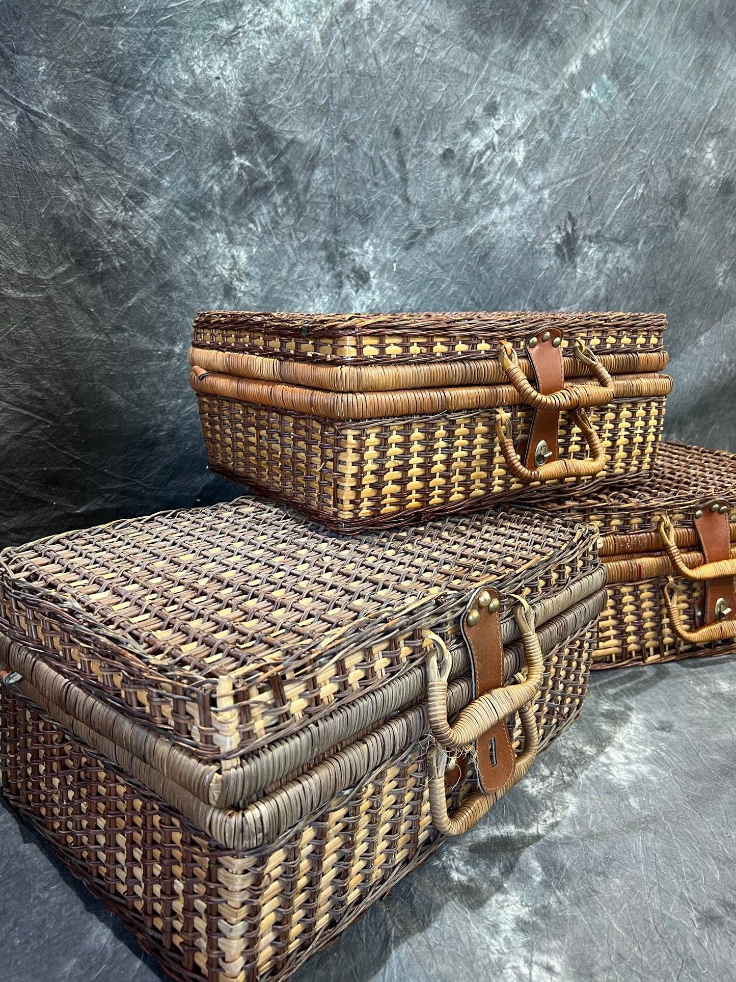 3x Vintage Wicker Picnic Baskets Job Lot Country Home Farmhouse Display Decor