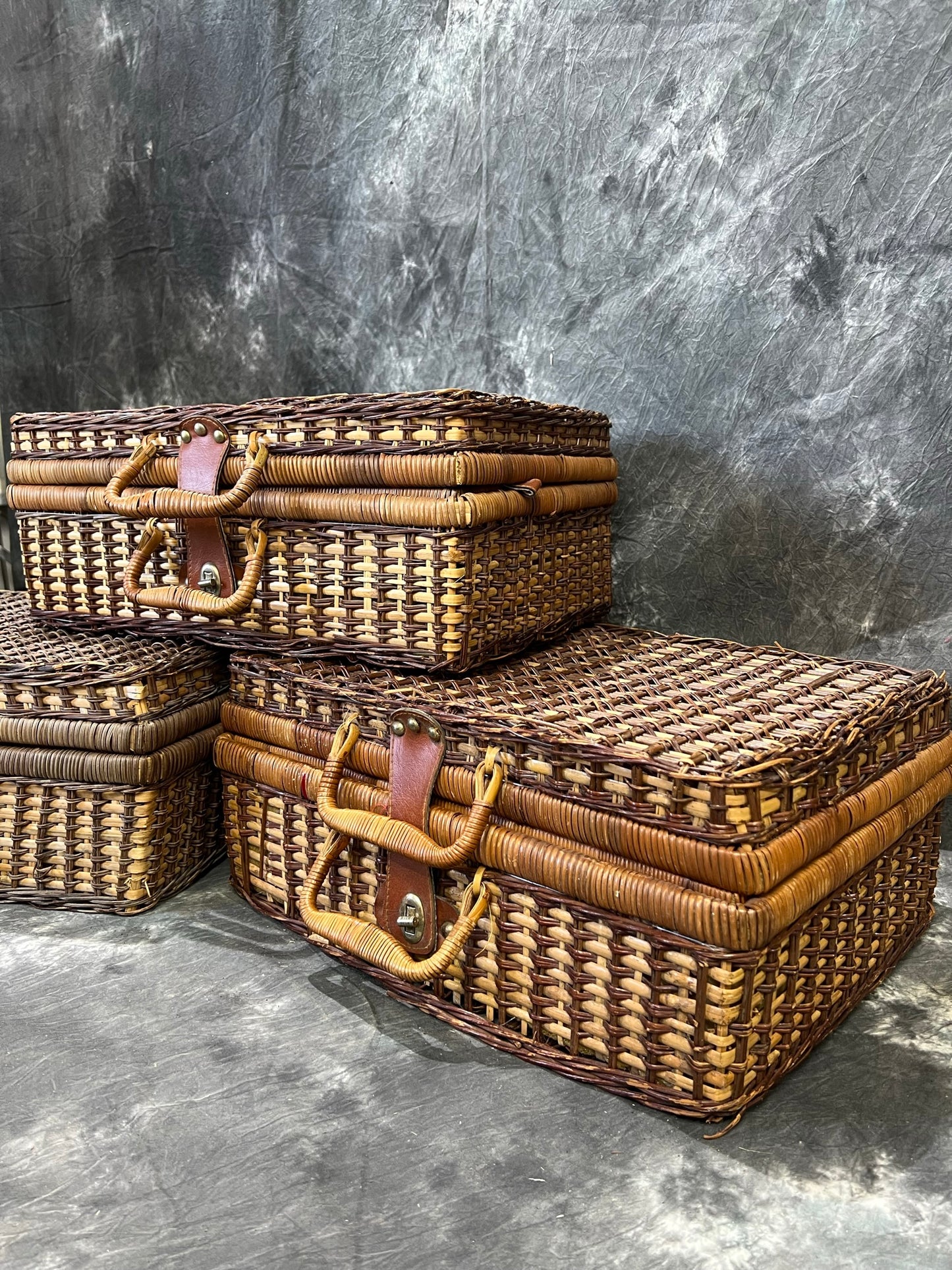 3x Vintage Wicker Picnic Baskets Job Lot Country Home Farmhouse Display Decor