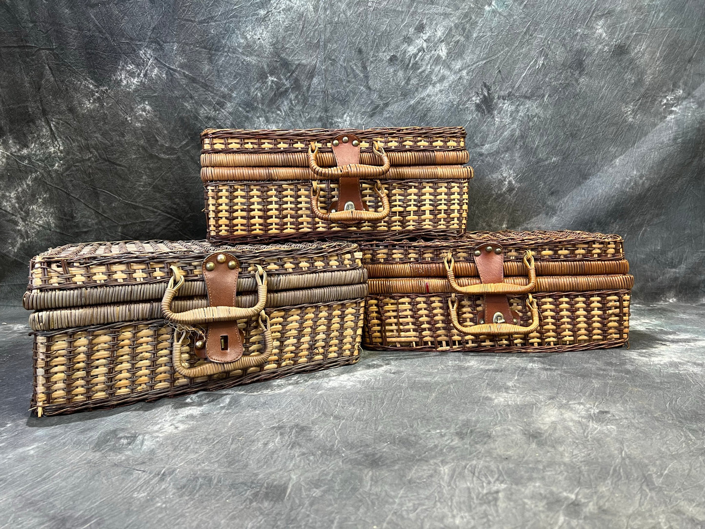 3x Vintage Wicker Picnic Baskets Job Lot Country Home Farmhouse Display Decor