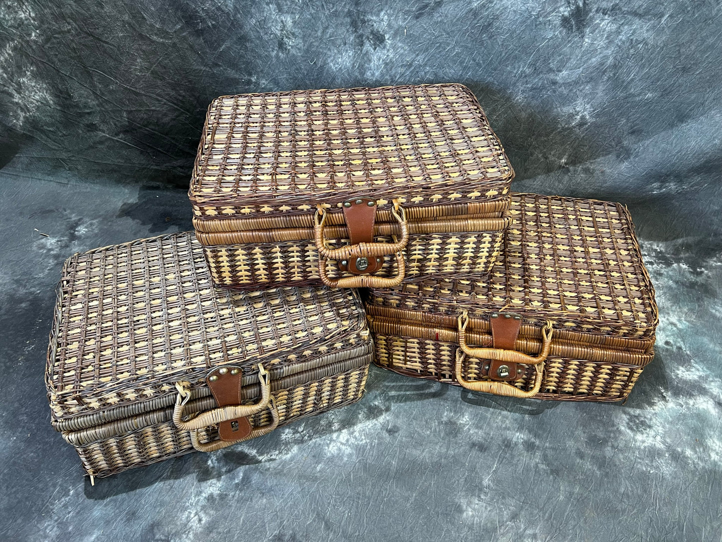 3x Vintage Wicker Picnic Baskets Job Lot Country Home Farmhouse Display Decor