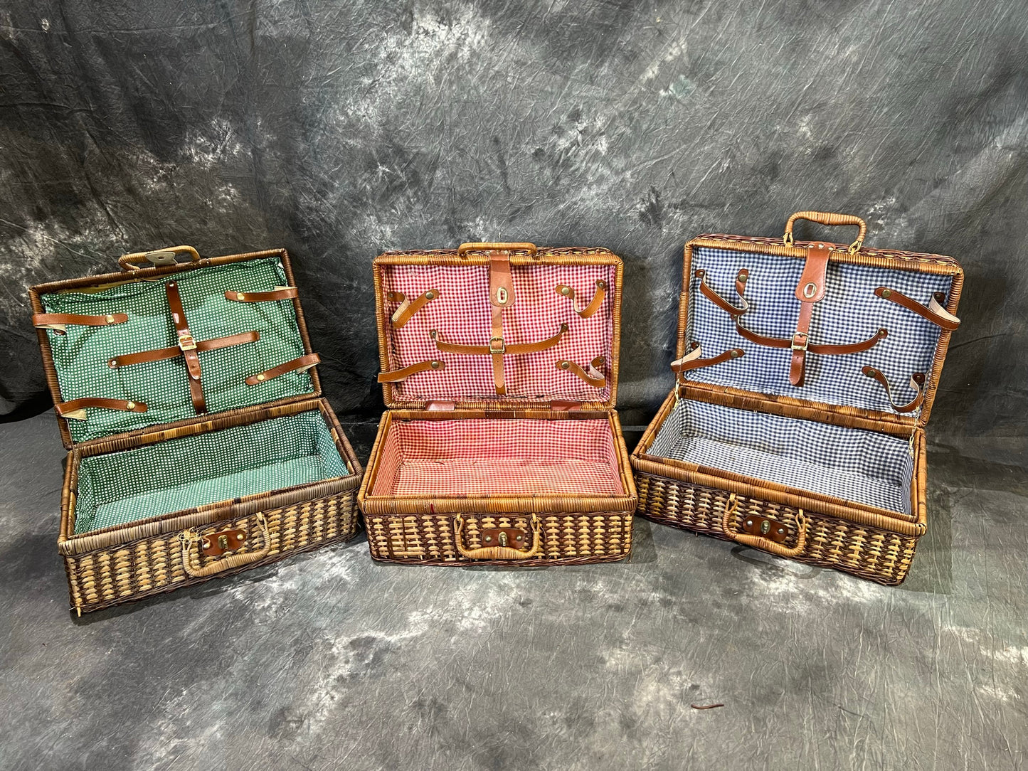 3x Vintage Wicker Picnic Baskets Job Lot Country Home Farmhouse Display Decor