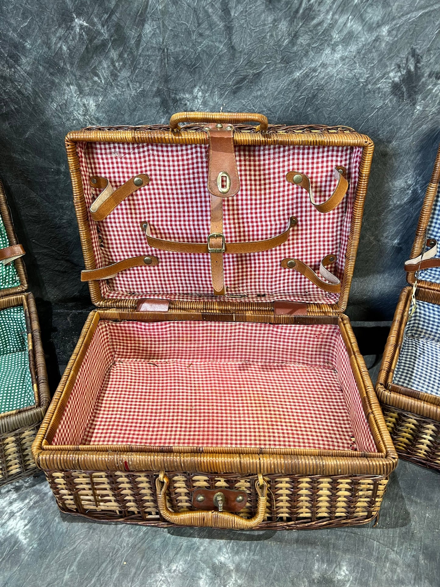 3x Vintage Wicker Picnic Baskets Job Lot Country Home Farmhouse Display Decor