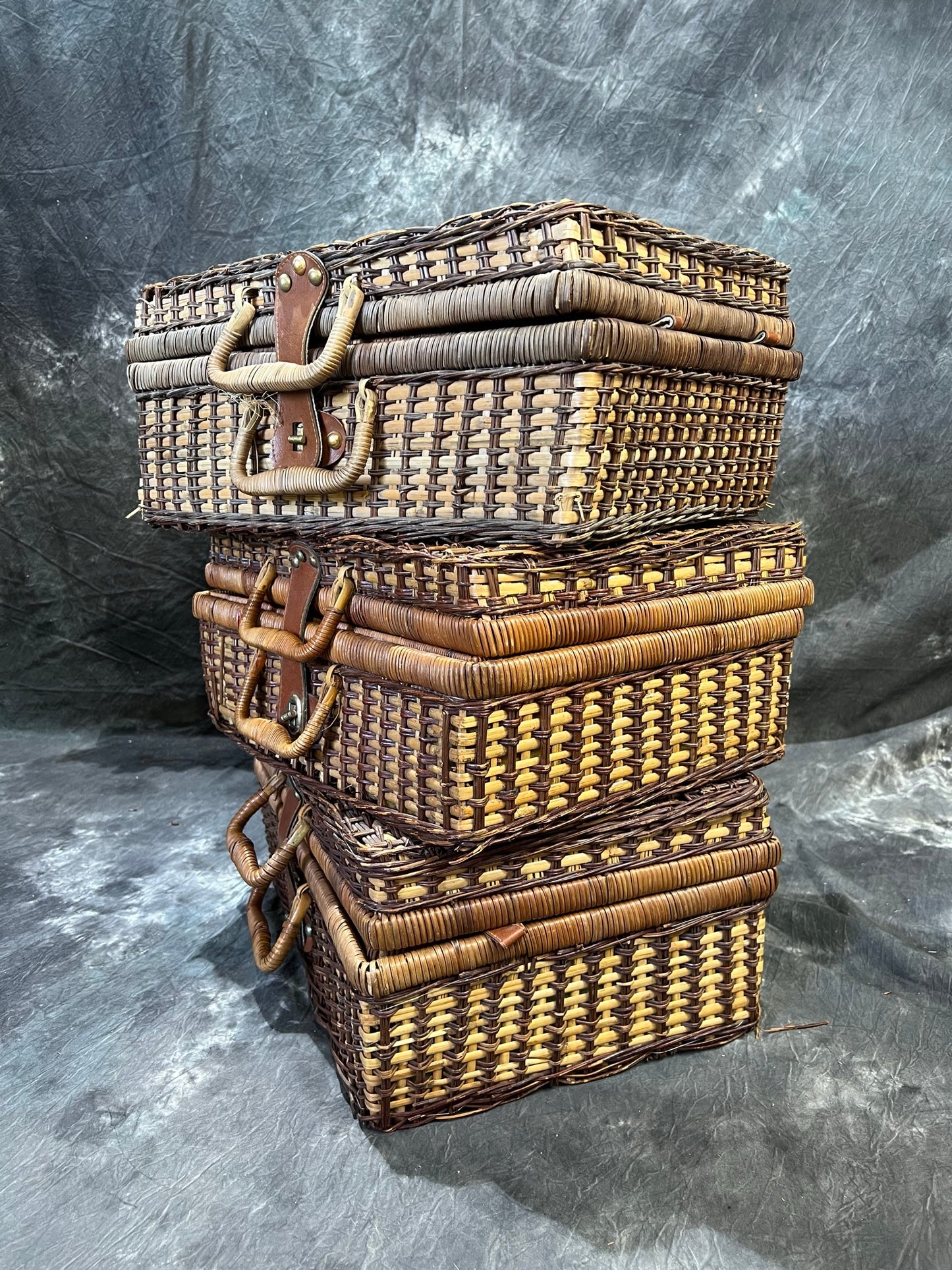3x Vintage Wicker Picnic Baskets Job Lot Country Home Farmhouse Display Decor