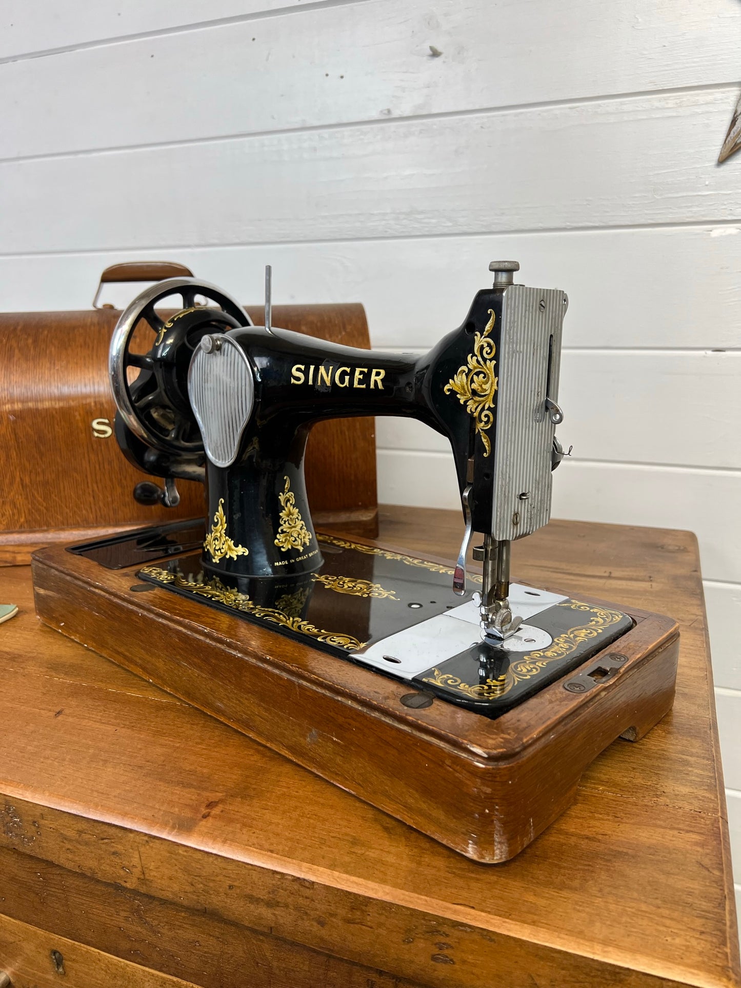 Vintage Singer Sewing Machine Hand Crank 128K Dates 1955 With Wooden Case Working Condition