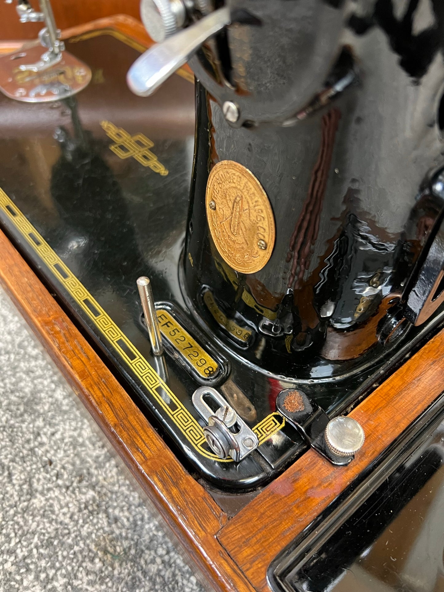 Vintage Singer Sewing Machine 201K Dates 1949 With Wooden Case - Working