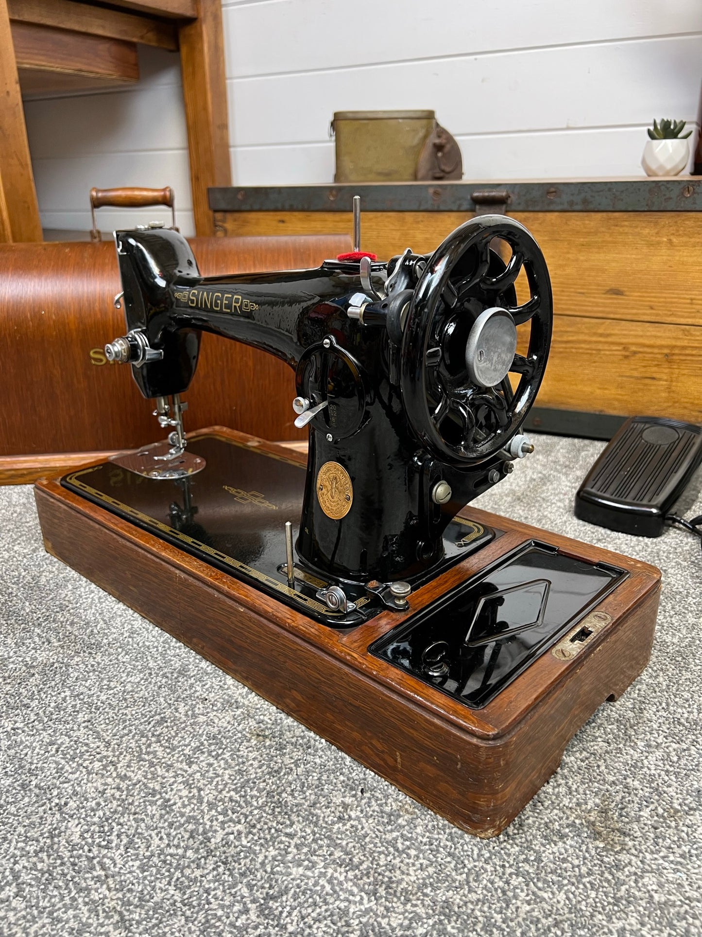 Vintage Singer Sewing Machine 201K Dates 1949 With Wooden Case - Working